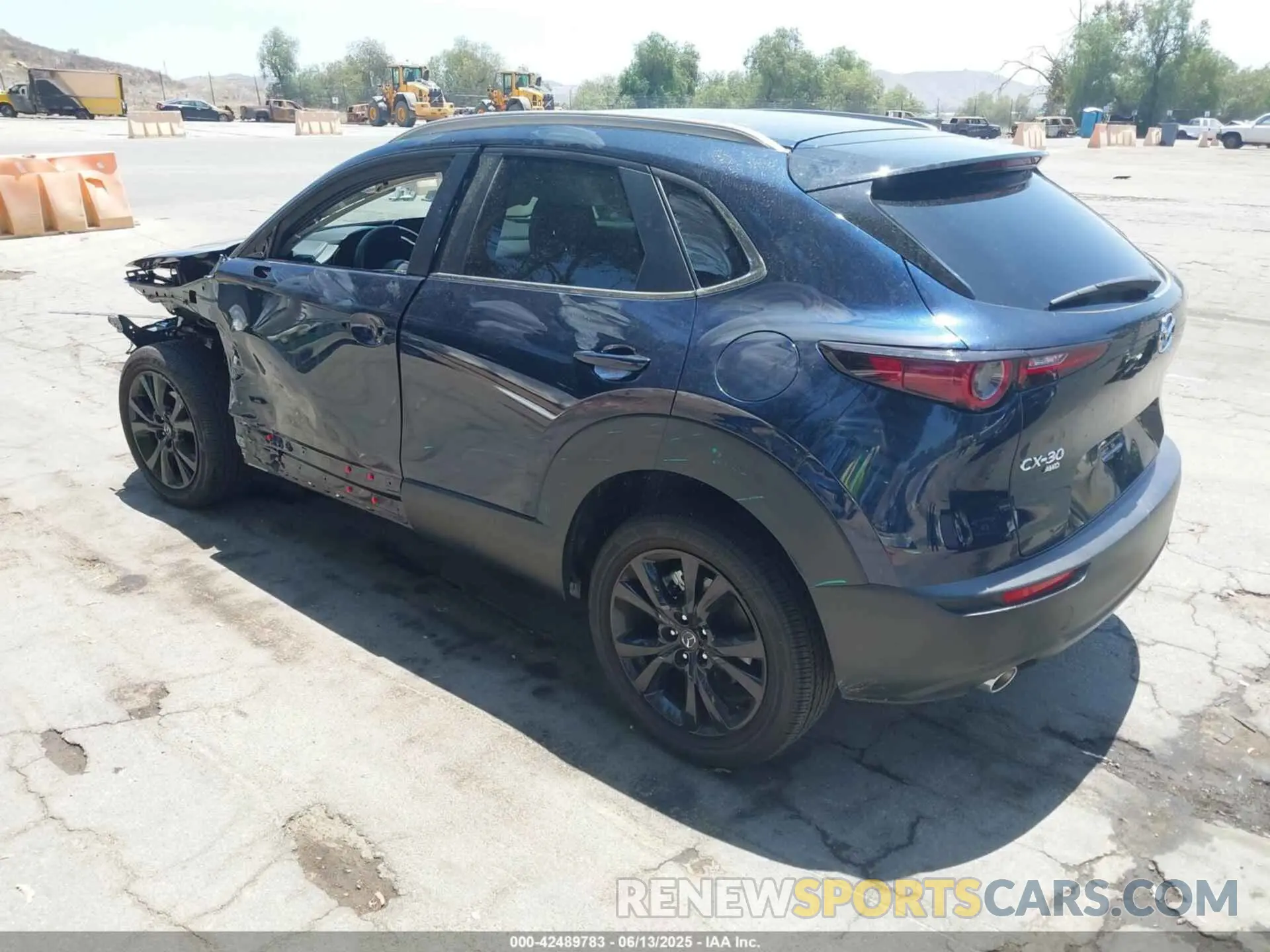 3 fotografías del automóvil dañado 3MVDMBBM1SM792238 MAZDA CX-30 2025