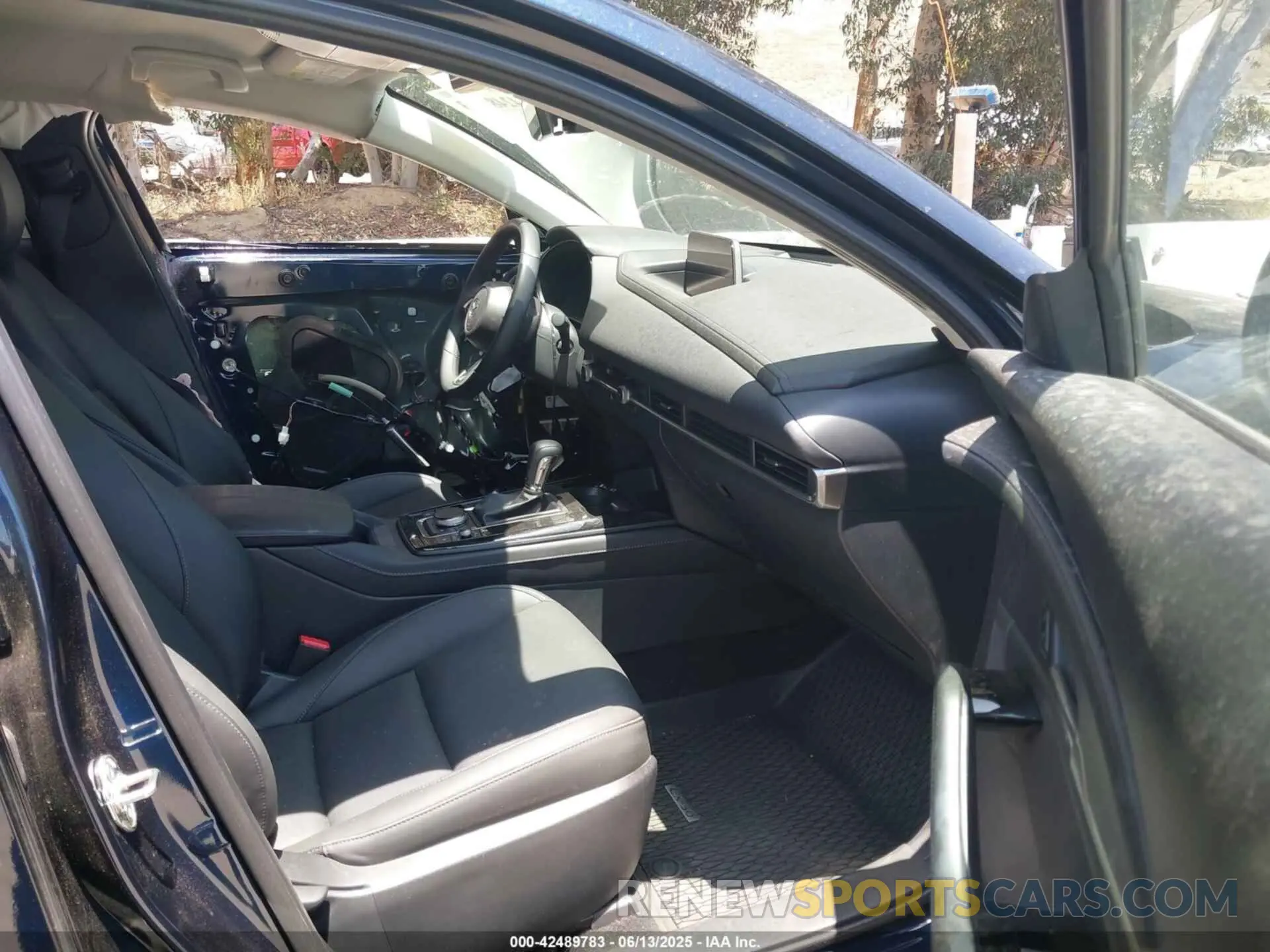 5 fotografías del automóvil dañado 3MVDMBBM1SM792238 MAZDA CX-30 2025