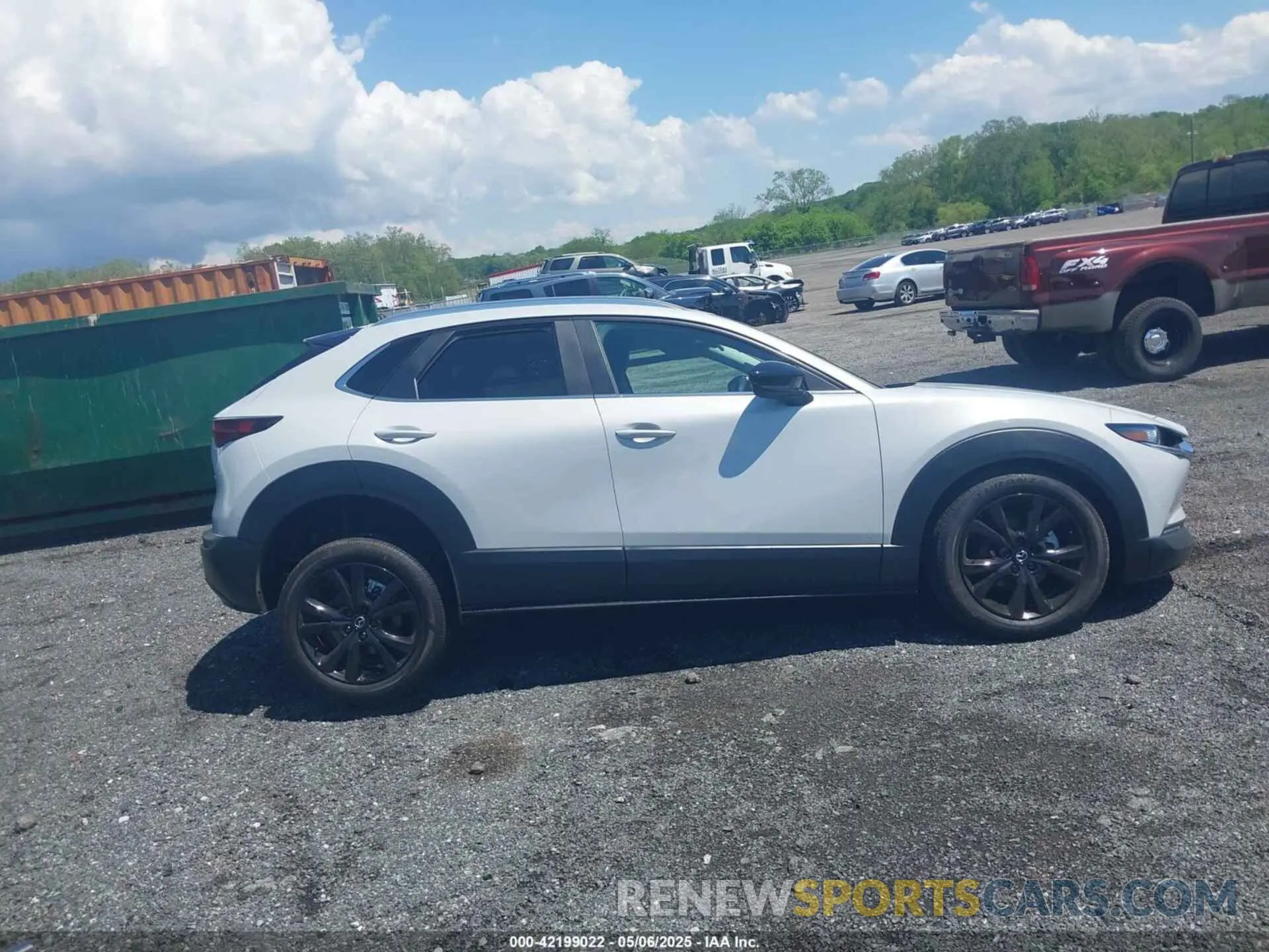 13 fotografías del automóvil dañado 3MVDMBBM4SM780892 MAZDA CX-30 2025