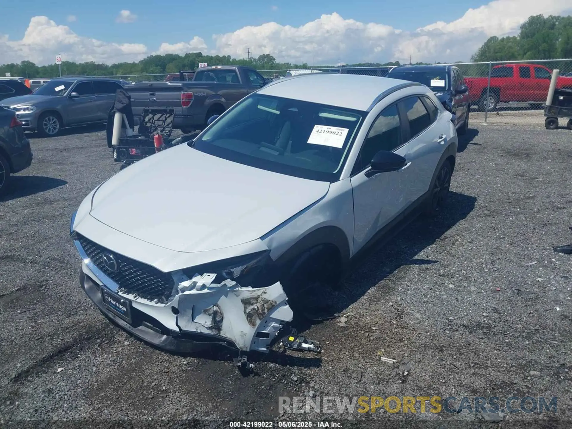 2 fotografías del automóvil dañado 3MVDMBBM4SM780892 MAZDA CX-30 2025