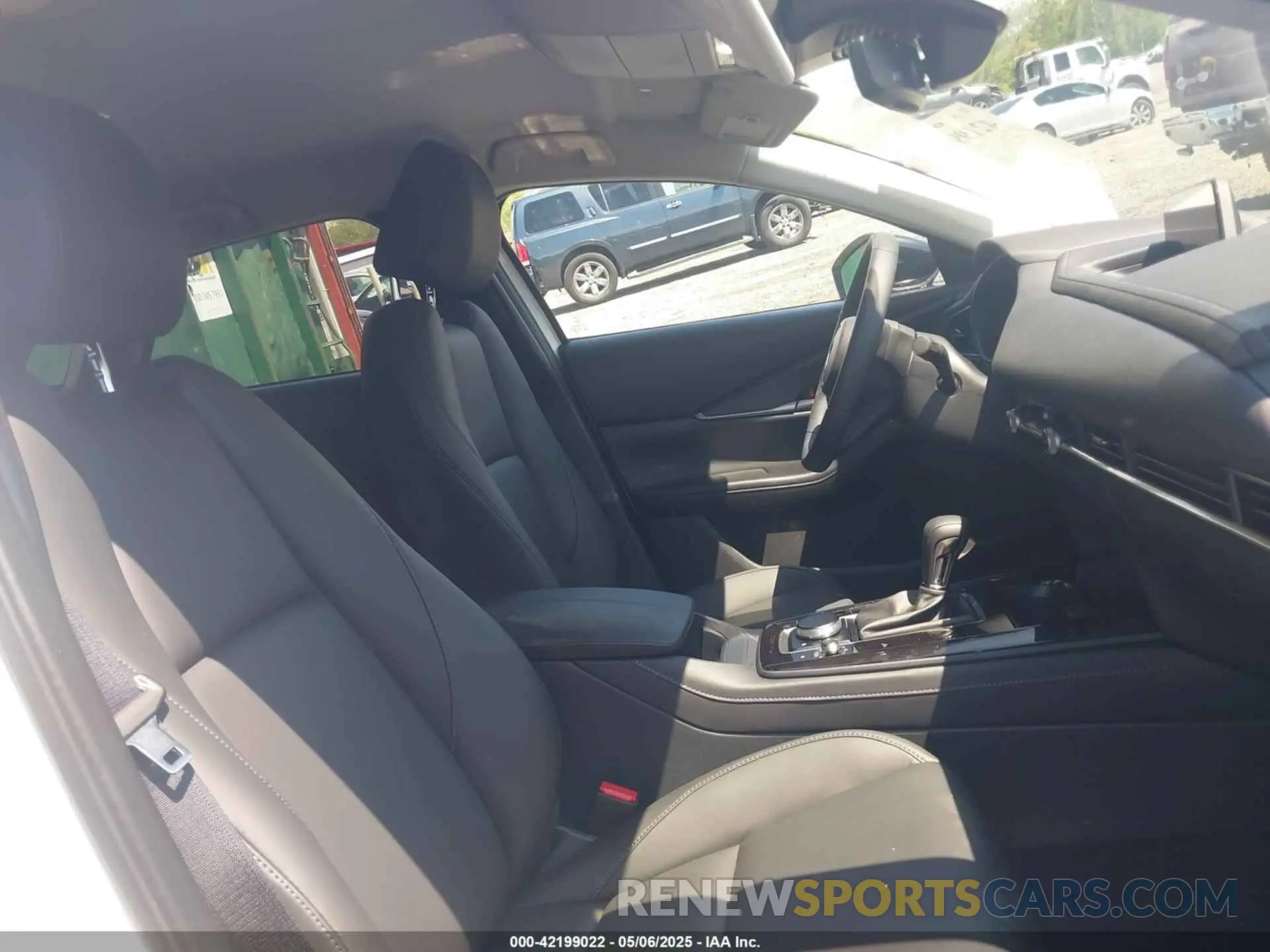 5 fotografías del automóvil dañado 3MVDMBBM4SM780892 MAZDA CX-30 2025