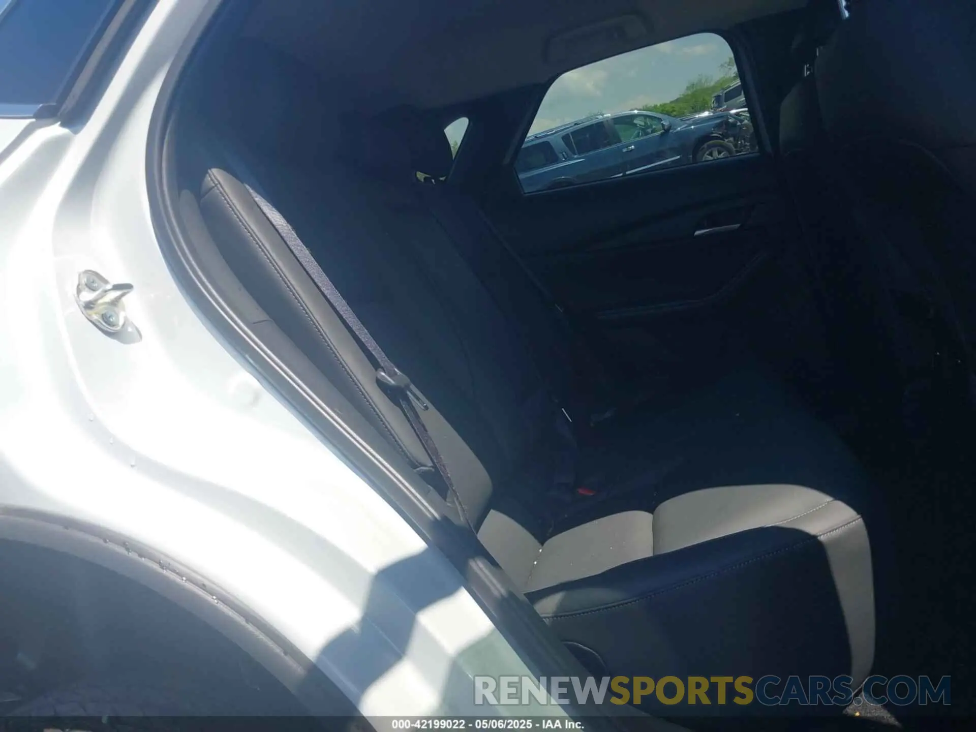 8 fotografías del automóvil dañado 3MVDMBBM4SM780892 MAZDA CX-30 2025