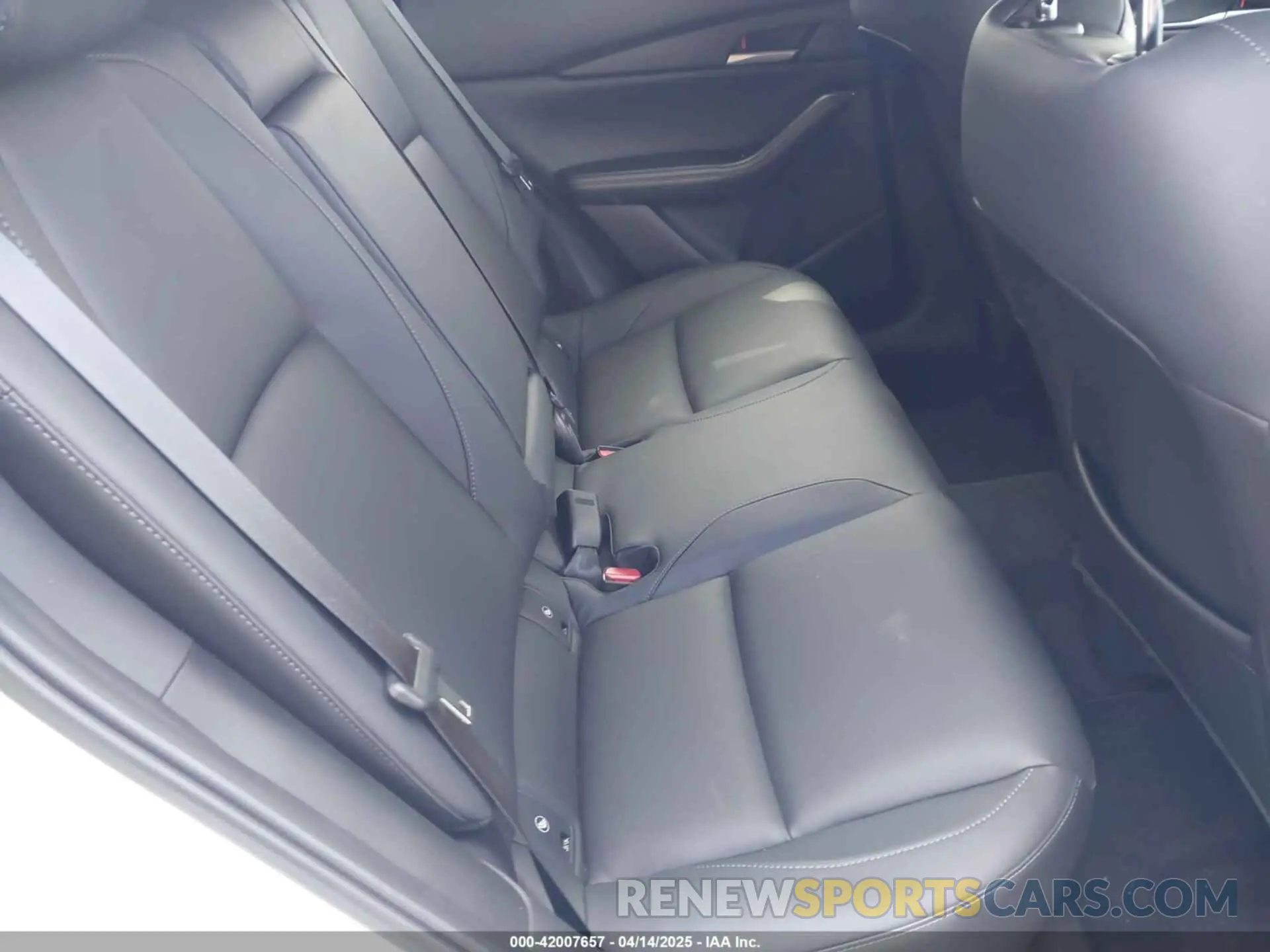8 fotografías del automóvil dañado 3MVDMBBM9SM801901 MAZDA CX-30 2025
