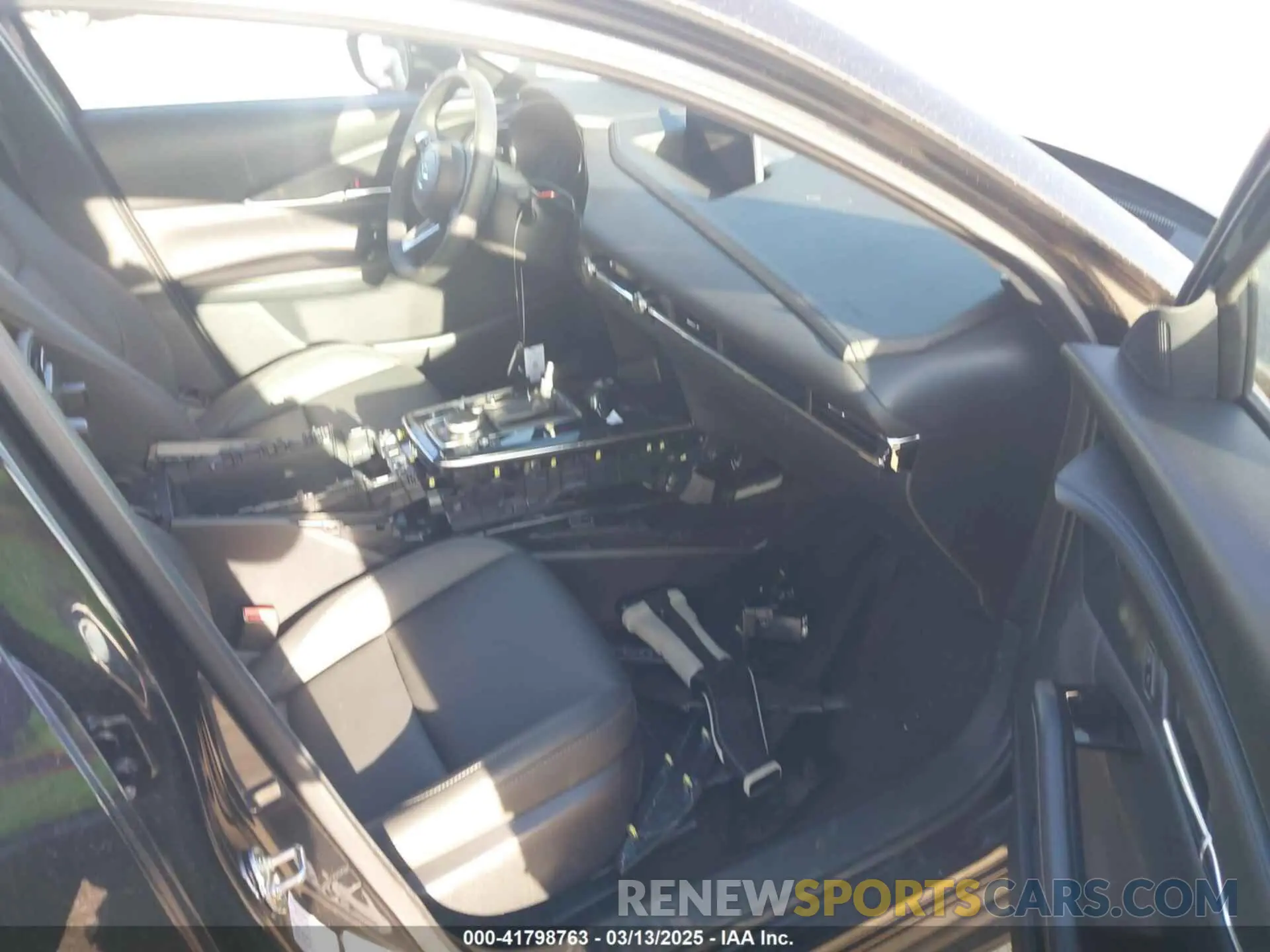 5 fotografías del automóvil dañado 3MVDMBCM0SM772190 MAZDA CX-30 2025