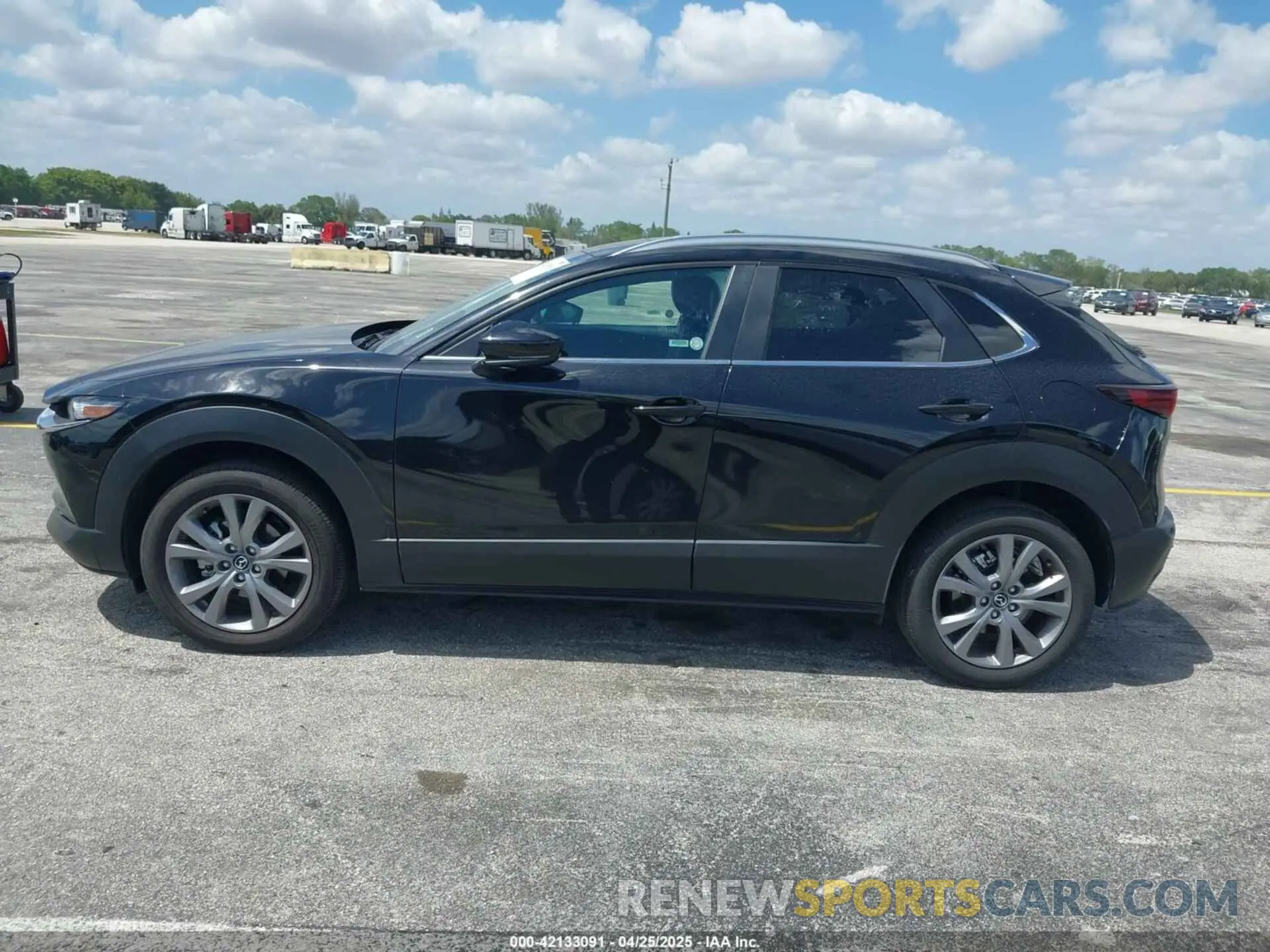 14 fotografías del automóvil dañado 3MVDMBCM0SM798708 MAZDA CX-30 2025
