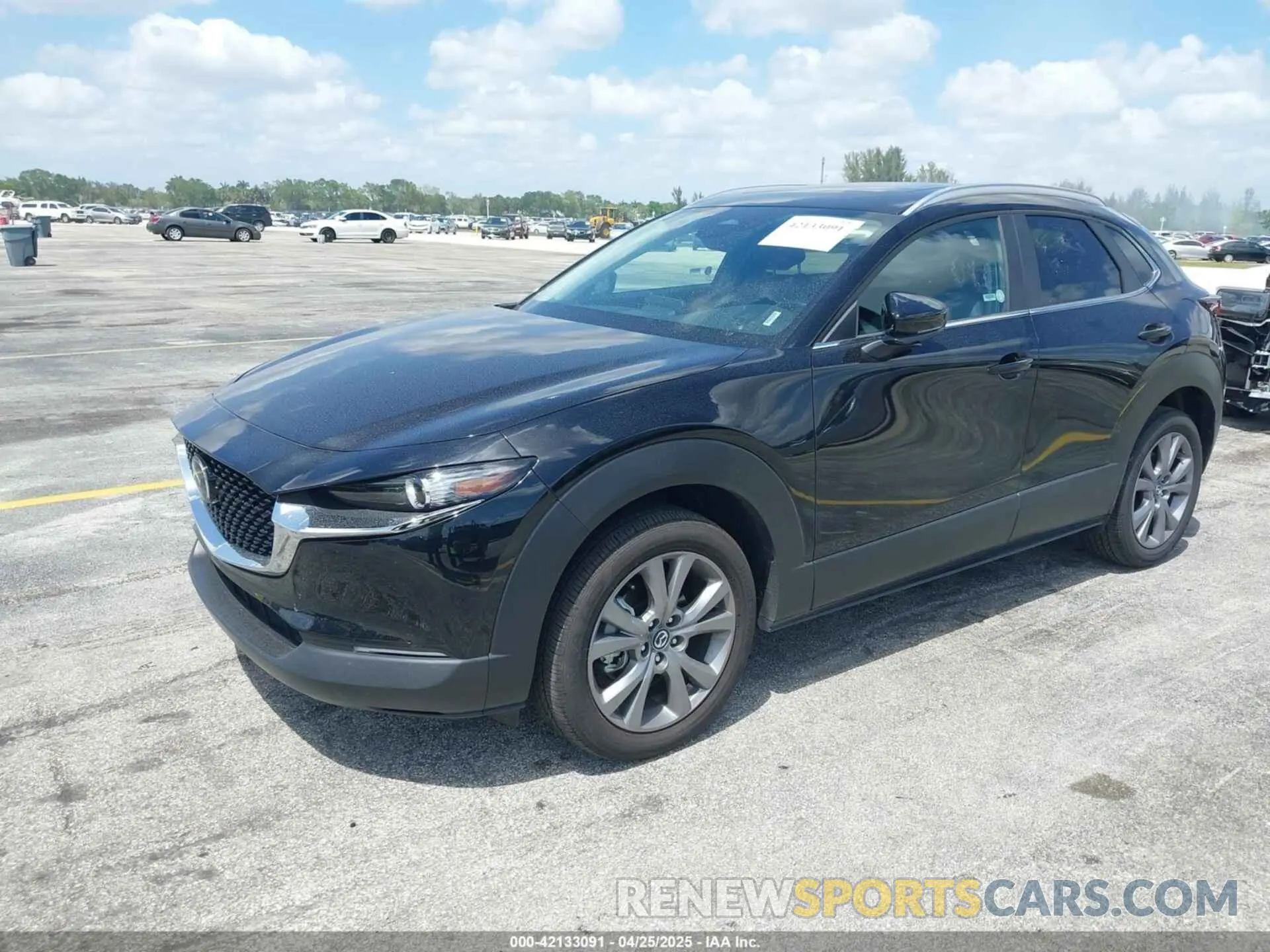 2 fotografías del automóvil dañado 3MVDMBCM0SM798708 MAZDA CX-30 2025