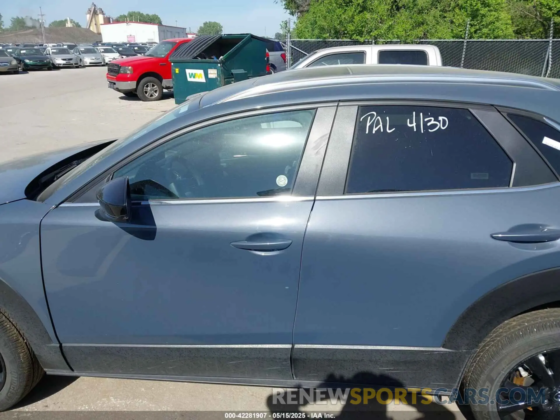 14 fotografías del automóvil dañado 3MVDMBCM0SM814065 MAZDA CX-30 2025