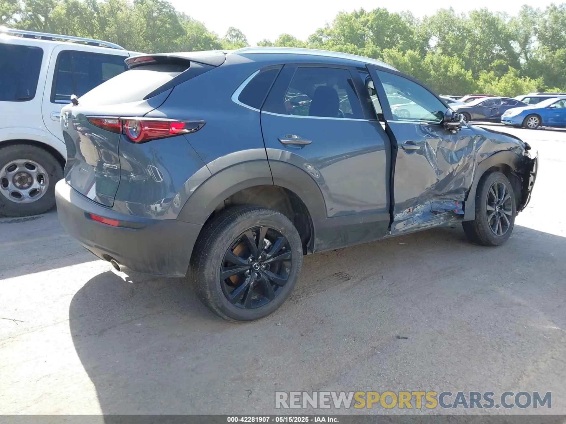 4 fotografías del automóvil dañado 3MVDMBCM0SM814065 MAZDA CX-30 2025