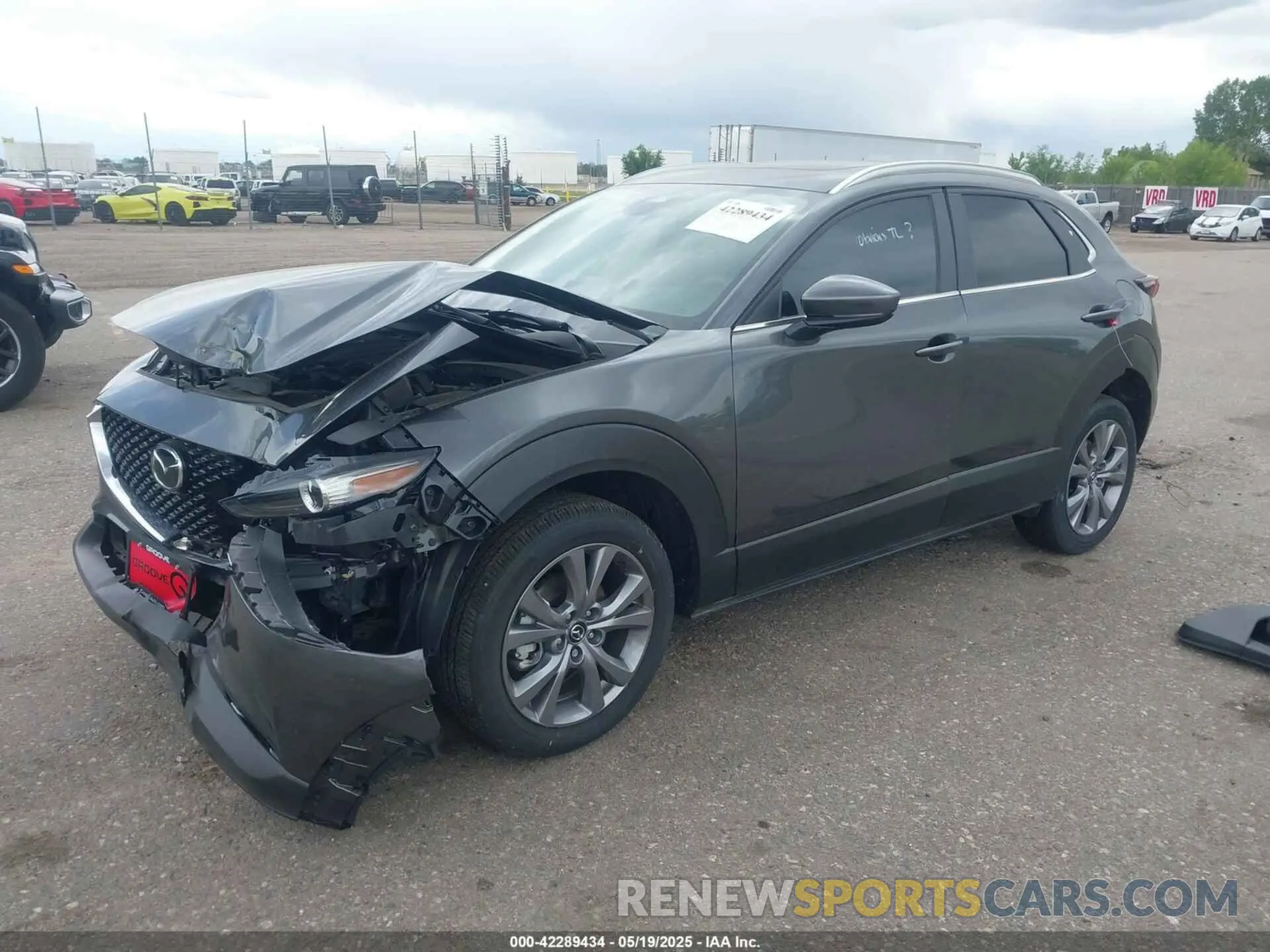 2 fotografías del automóvil dañado 3MVDMBCM2SM755455 MAZDA CX-30 2025