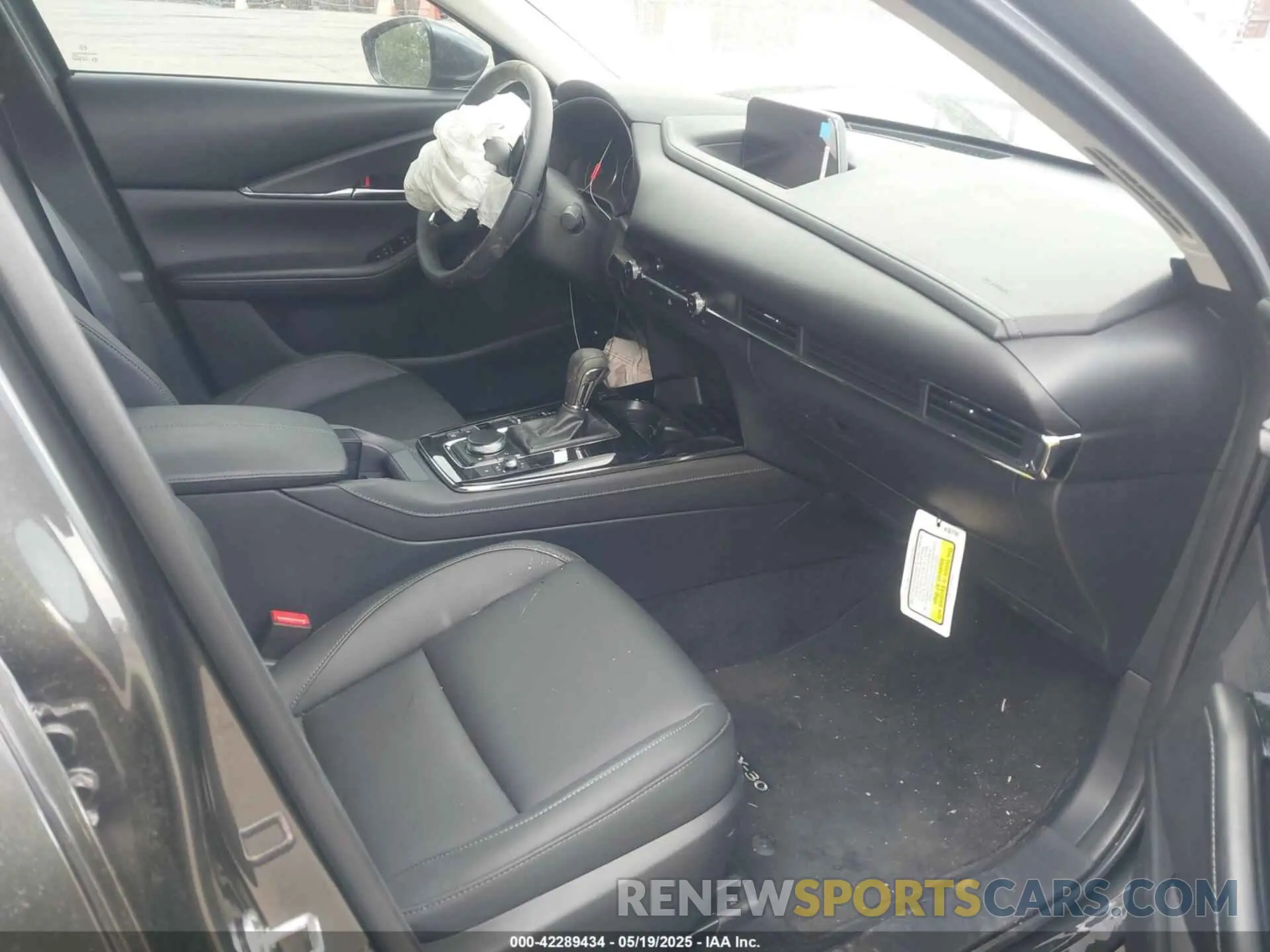 5 fotografías del automóvil dañado 3MVDMBCM2SM755455 MAZDA CX-30 2025