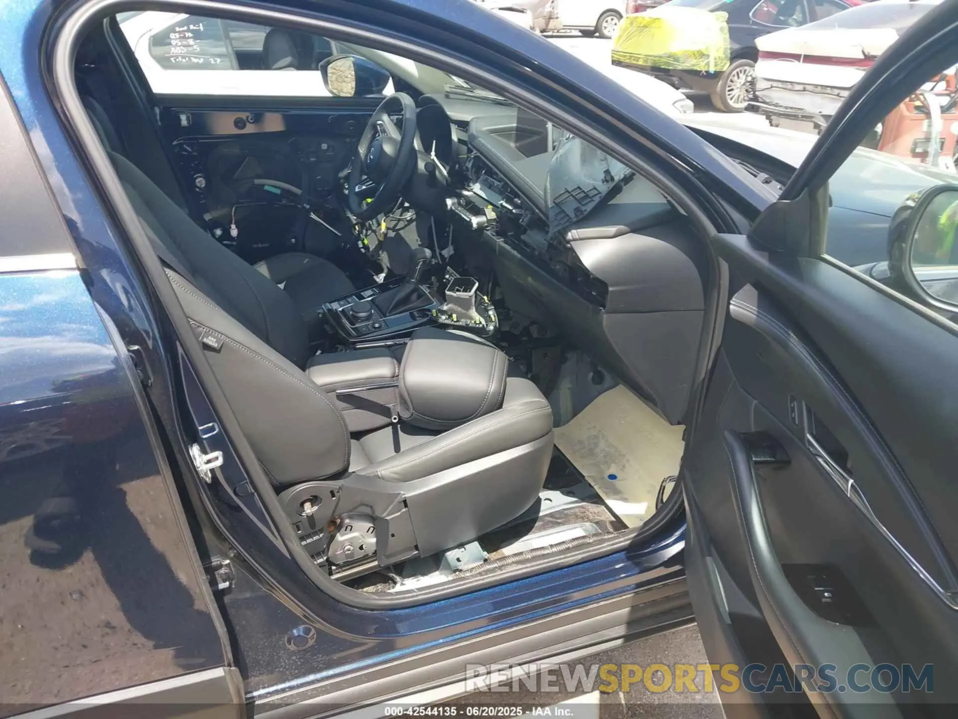 5 fotografías del automóvil dañado 3MVDMBCM7SM754527 MAZDA CX-30 2025