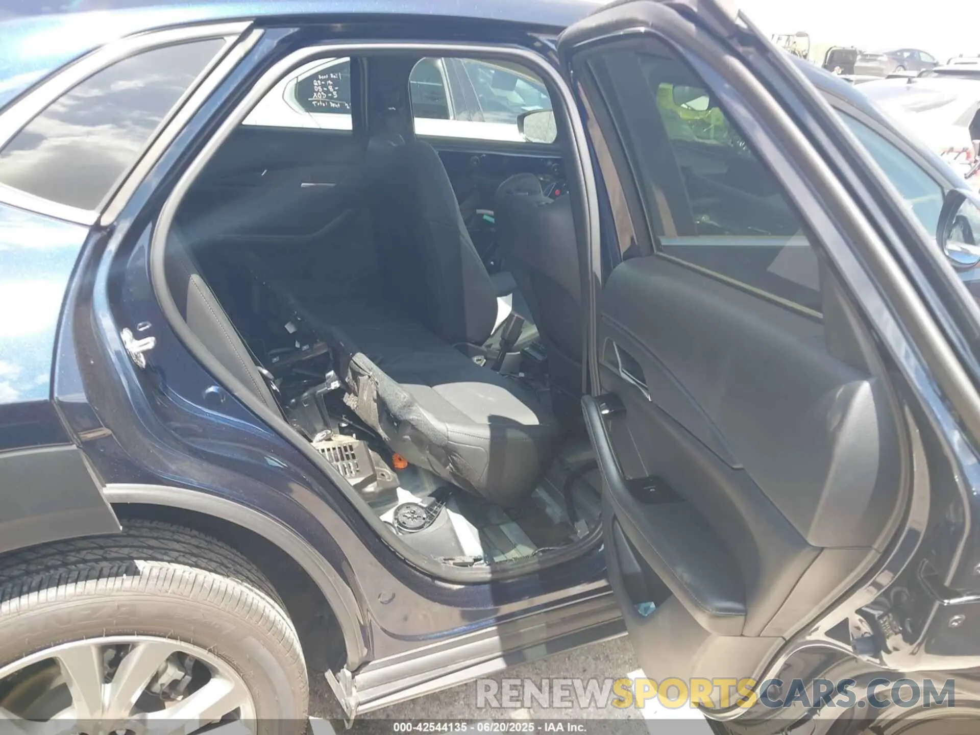 8 fotografías del automóvil dañado 3MVDMBCM7SM754527 MAZDA CX-30 2025