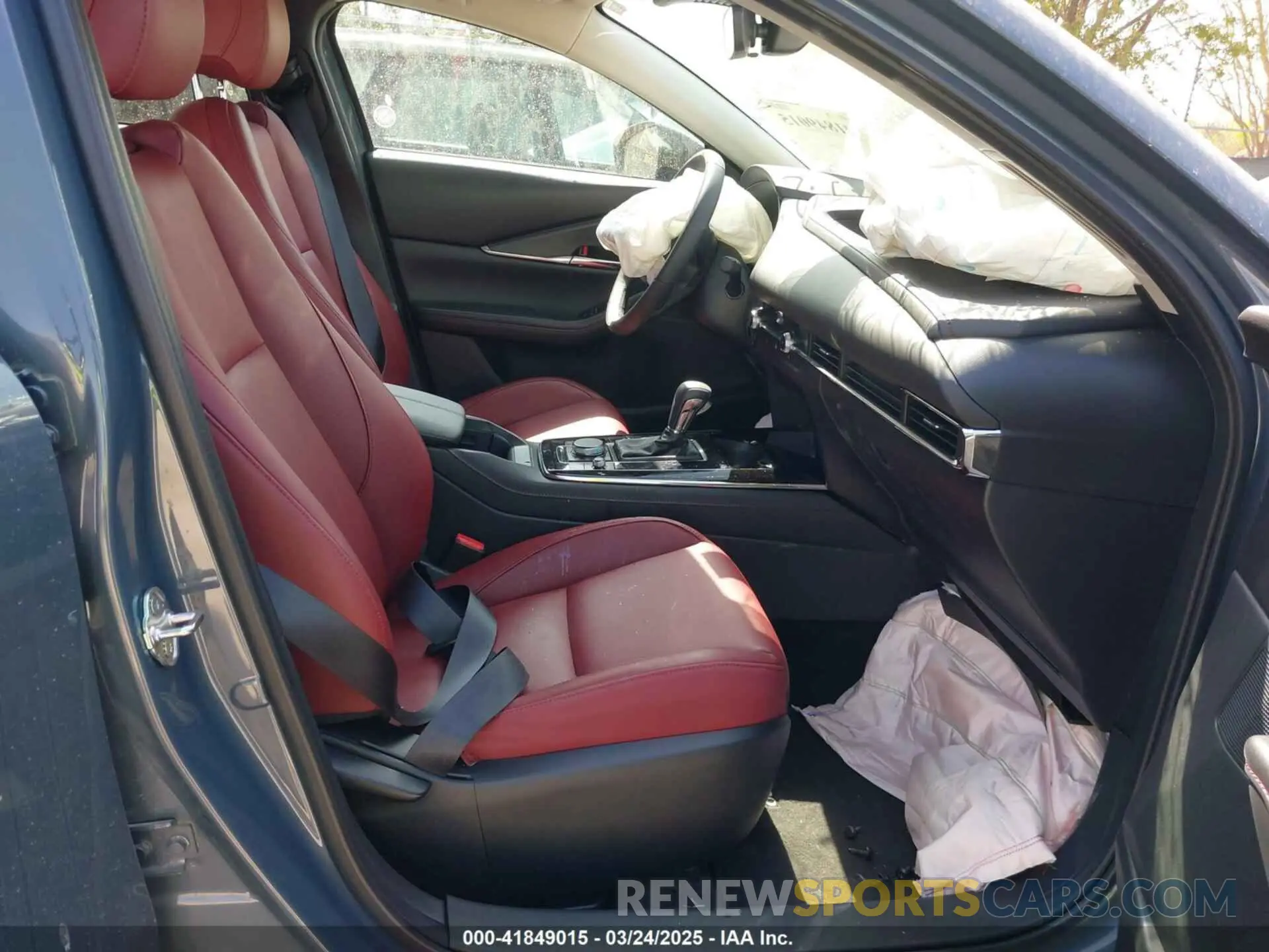 5 fotografías del automóvil dañado 3MVDMBCM7SM770226 MAZDA CX-30 2025