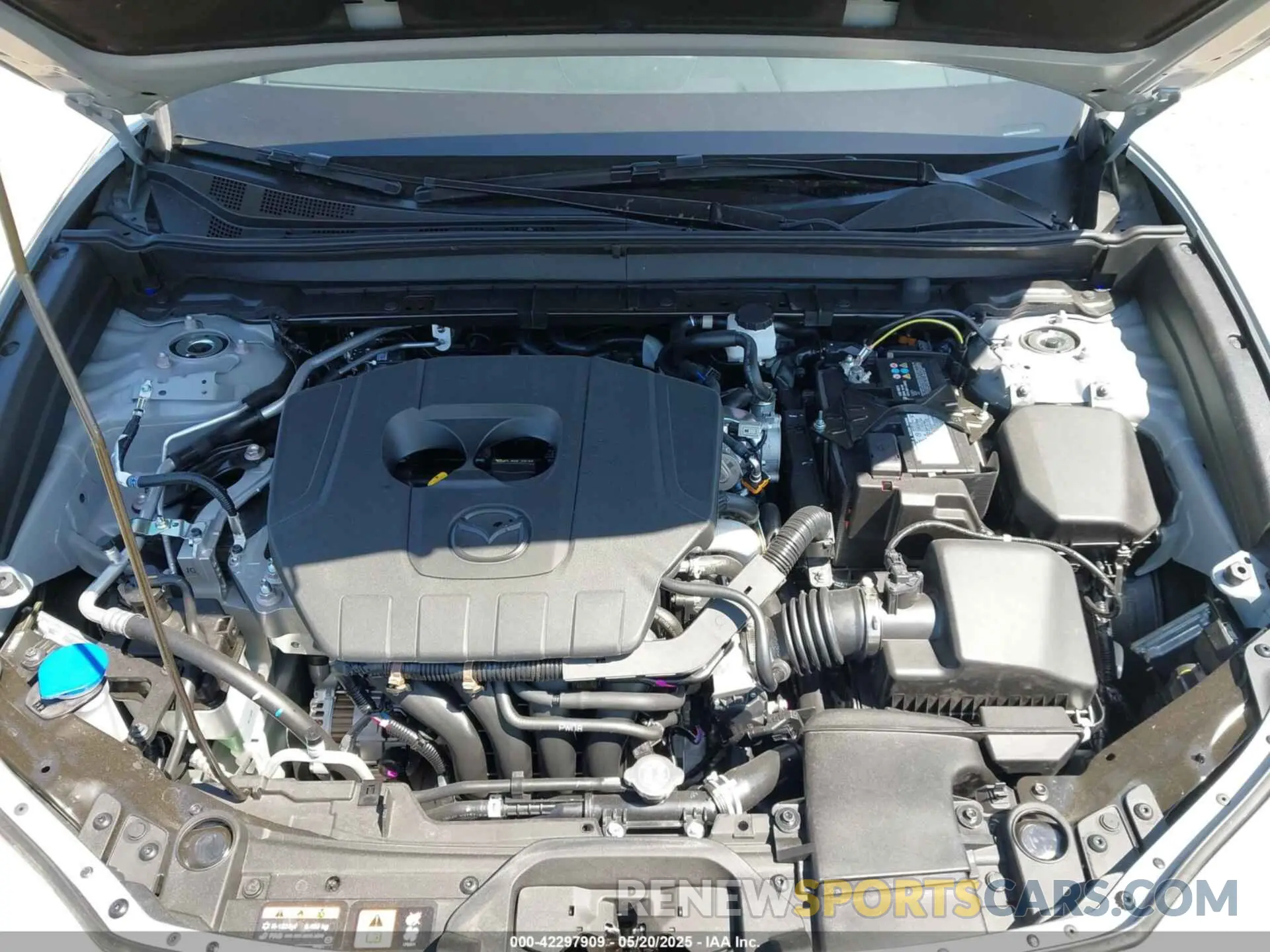 10 fotografías del automóvil dañado 3MVDMBCM8SM830272 MAZDA CX-30 2025
