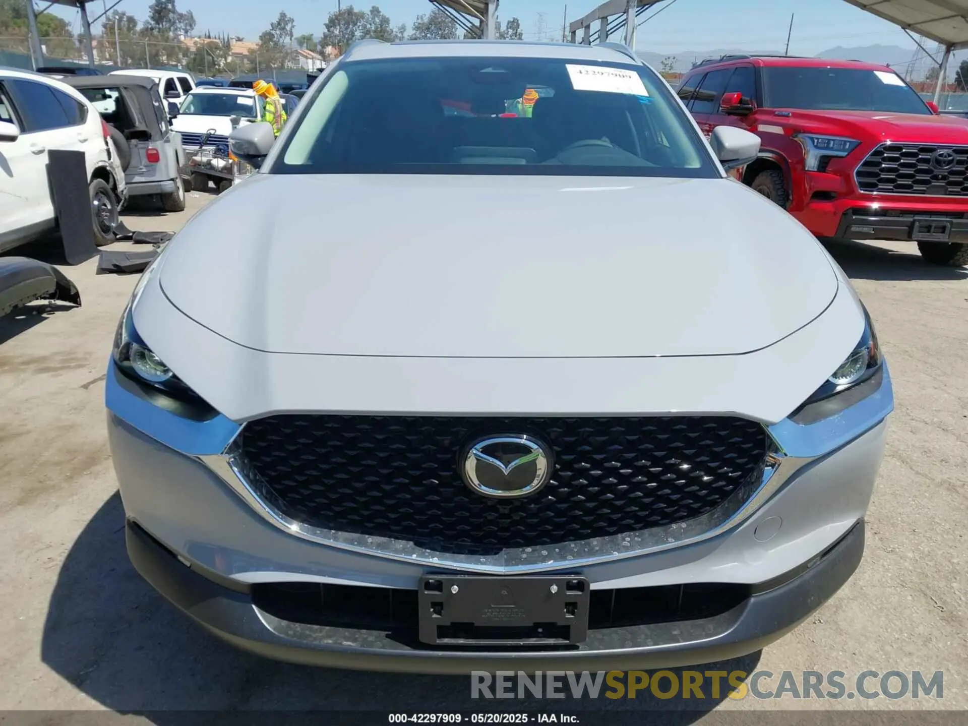 13 fotografías del automóvil dañado 3MVDMBCM8SM830272 MAZDA CX-30 2025