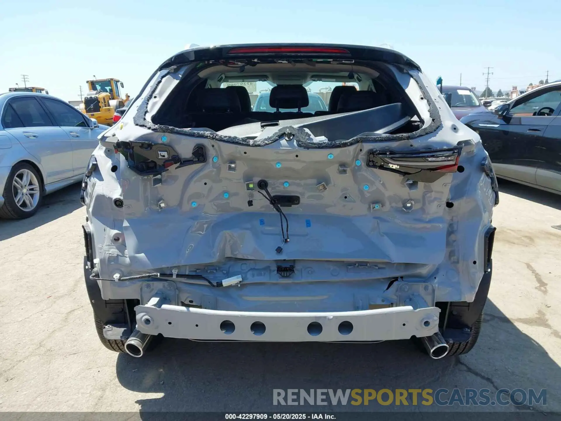 17 fotografías del automóvil dañado 3MVDMBCM8SM830272 MAZDA CX-30 2025