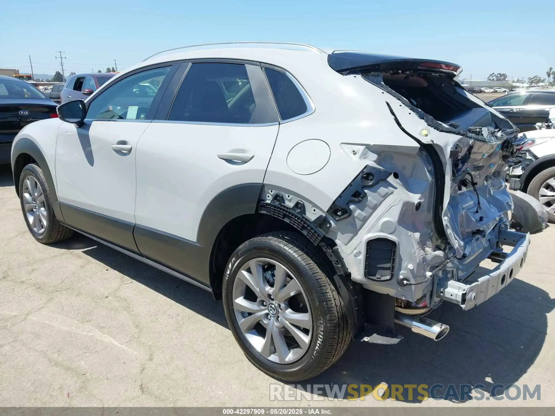 3 fotografías del automóvil dañado 3MVDMBCM8SM830272 MAZDA CX-30 2025