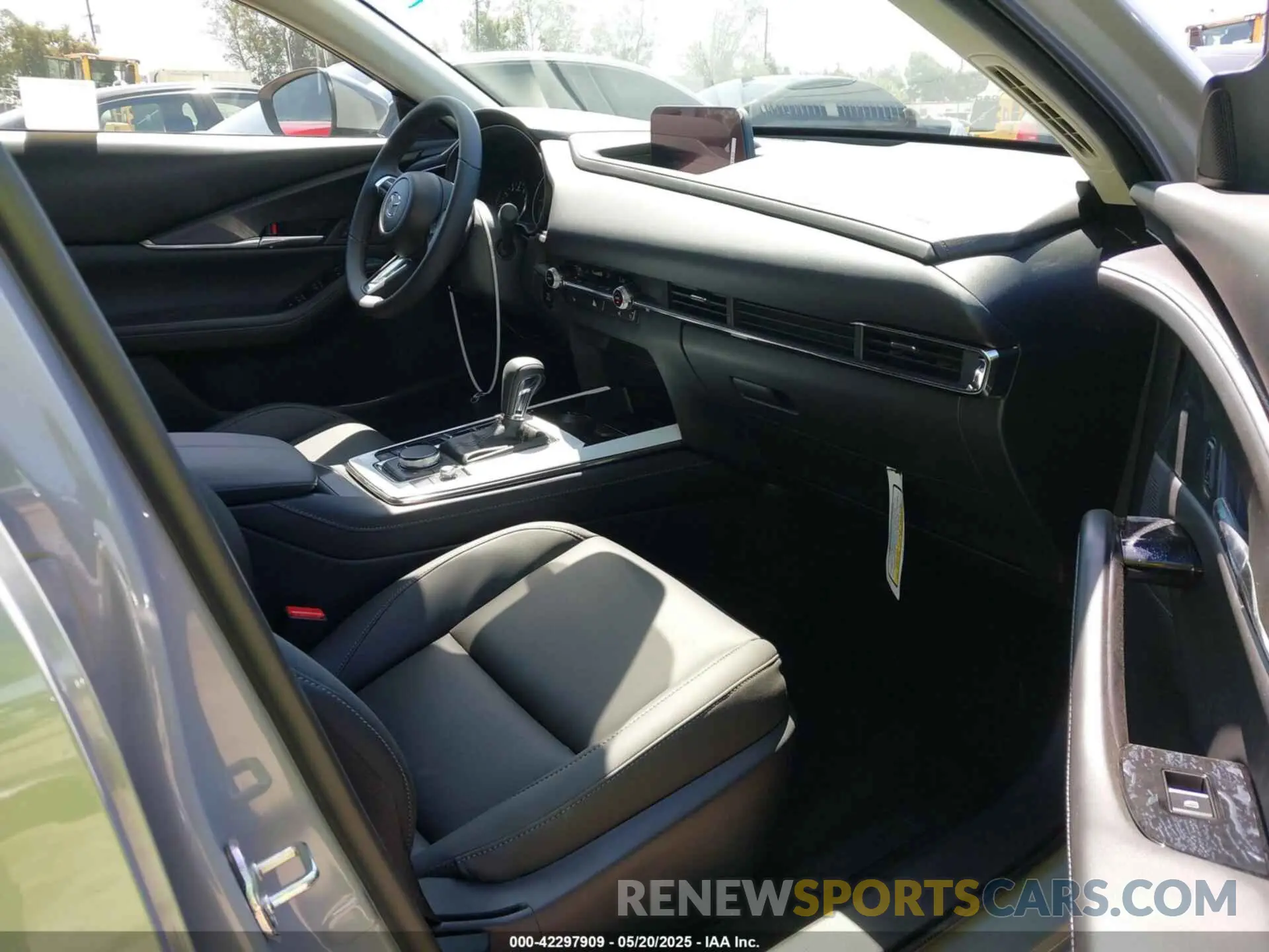 5 fotografías del automóvil dañado 3MVDMBCM8SM830272 MAZDA CX-30 2025