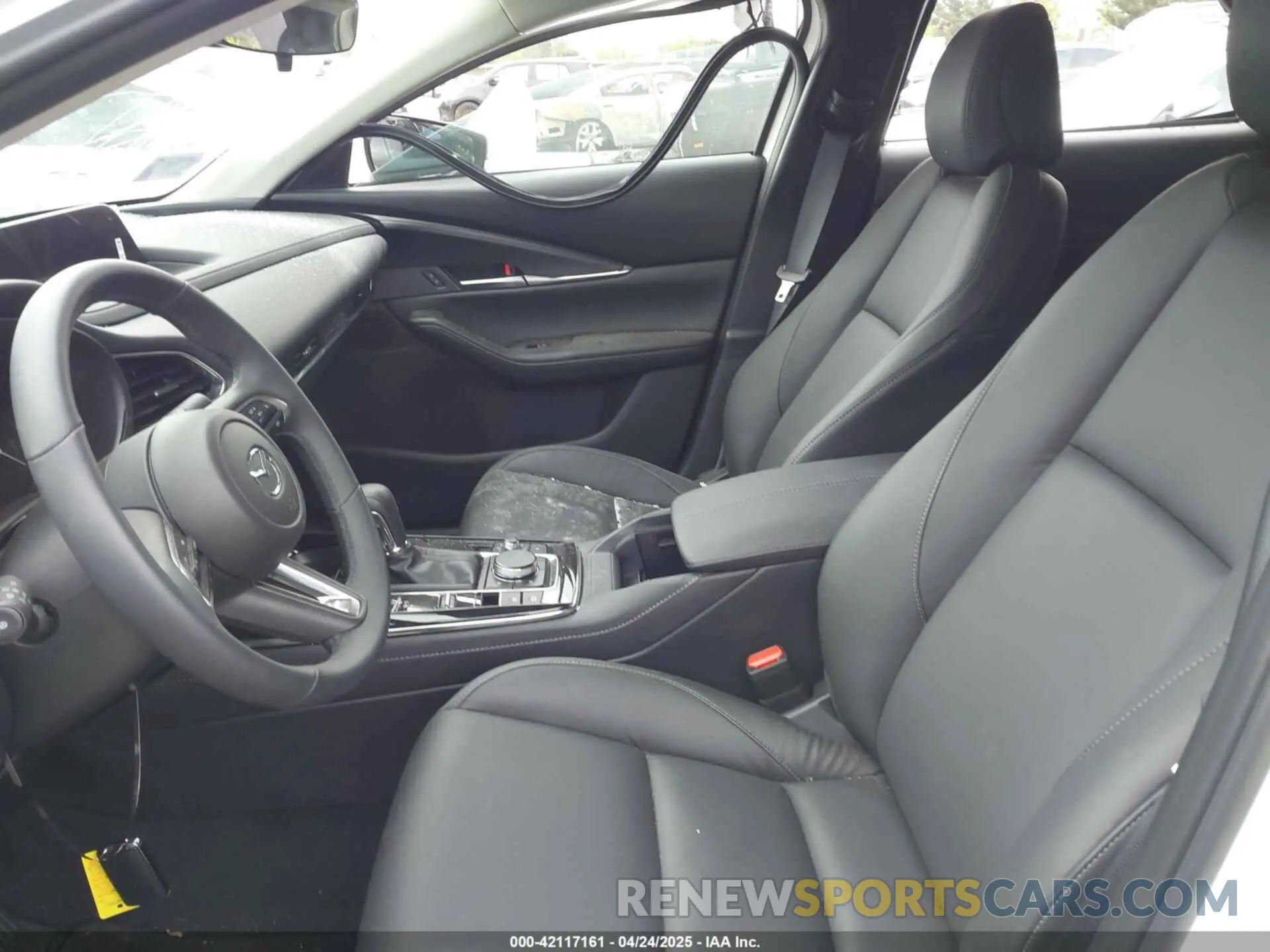 5 fotografías del automóvil dañado 3MVDMBCMXSM768048 MAZDA CX-30 2025