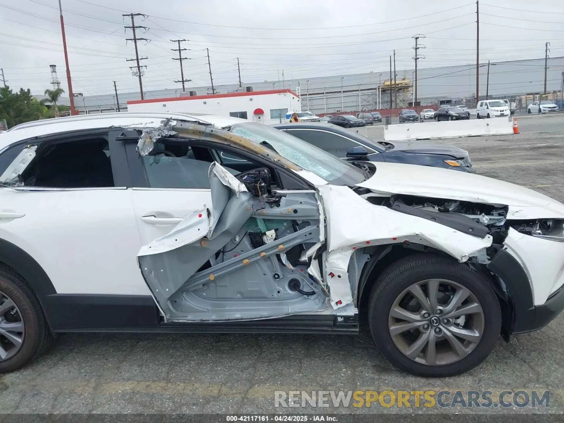 6 fotografías del automóvil dañado 3MVDMBCMXSM768048 MAZDA CX-30 2025