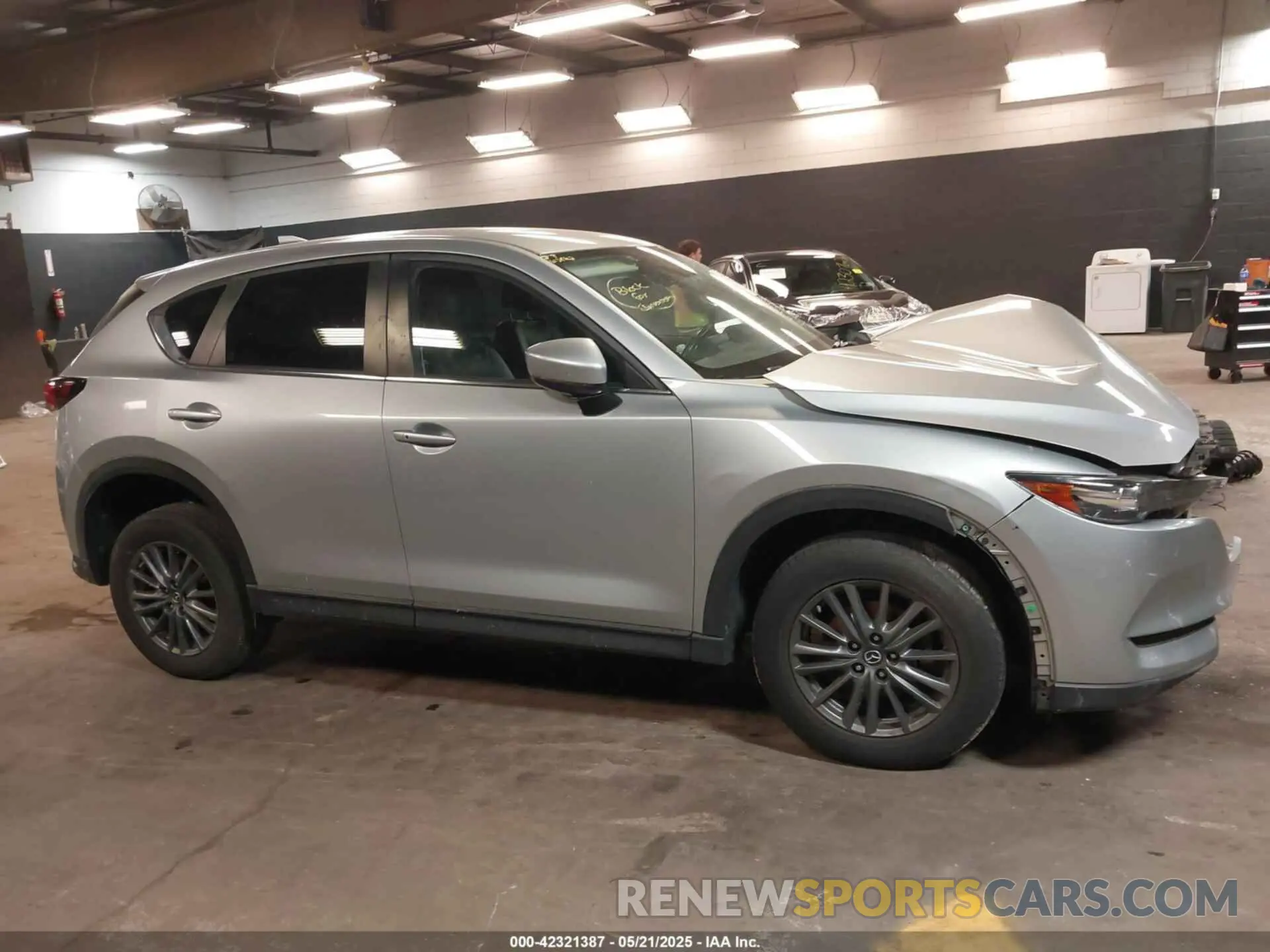14 fotografías del automóvil dañado JM3KFACM3K1558196 MAZDA CX-5 2019
