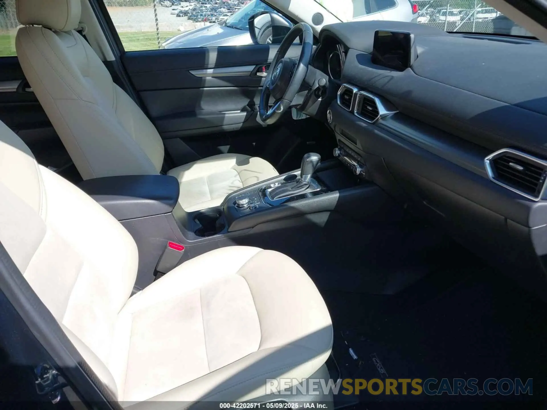 5 fotografías del automóvil dañado JM3KFACM7K1587961 MAZDA CX-5 2019