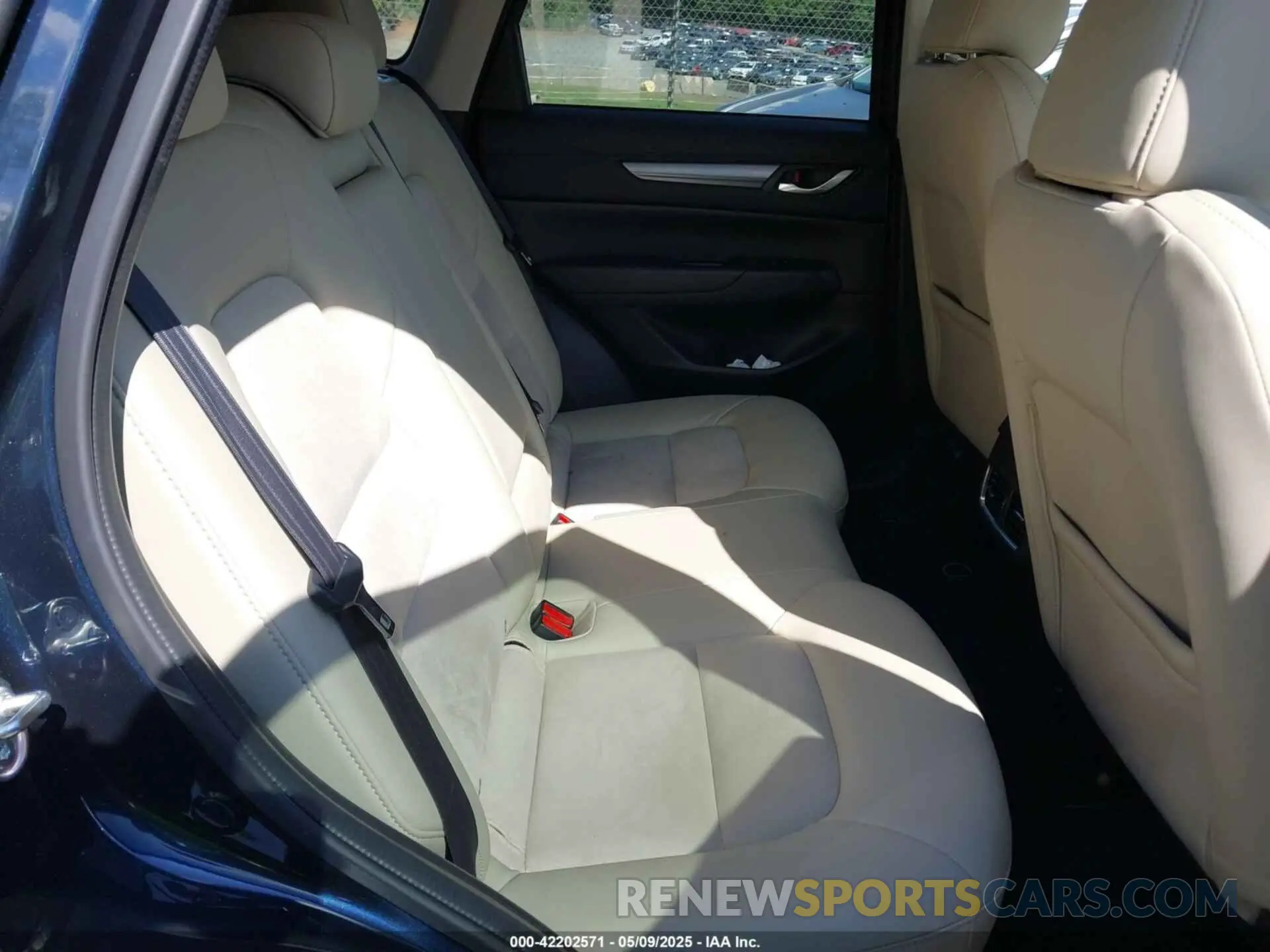 8 fotografías del automóvil dañado JM3KFACM7K1587961 MAZDA CX-5 2019