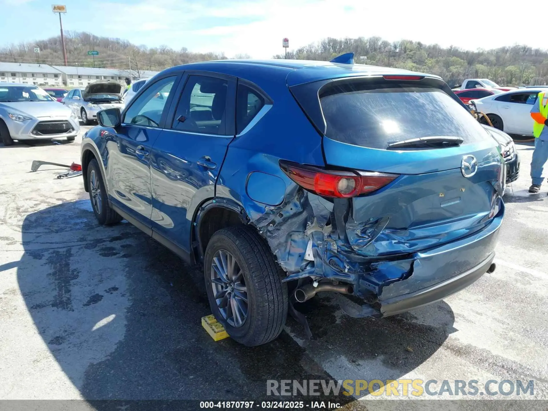 3 fotografías del automóvil dañado JM3KFACM9K0686951 MAZDA CX-5 2019