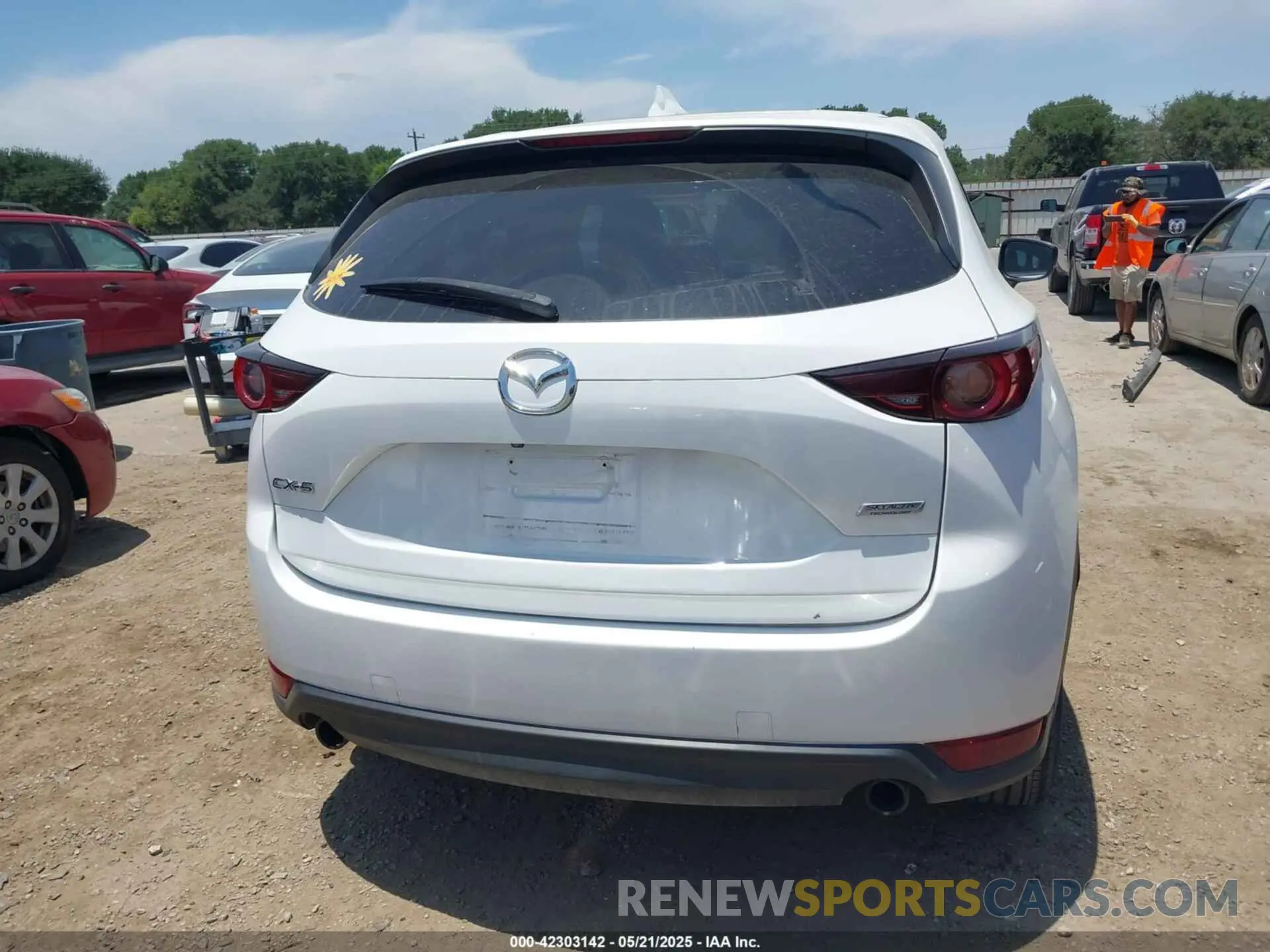 17 fotografías del automóvil dañado JM3KFACMXK0586695 MAZDA CX-5 2019