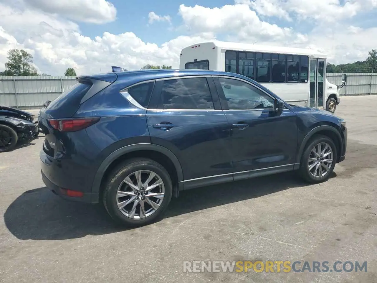 3 fotografías del automóvil dañado JM3KFADM2K1601120 MAZDA CX-5 2019