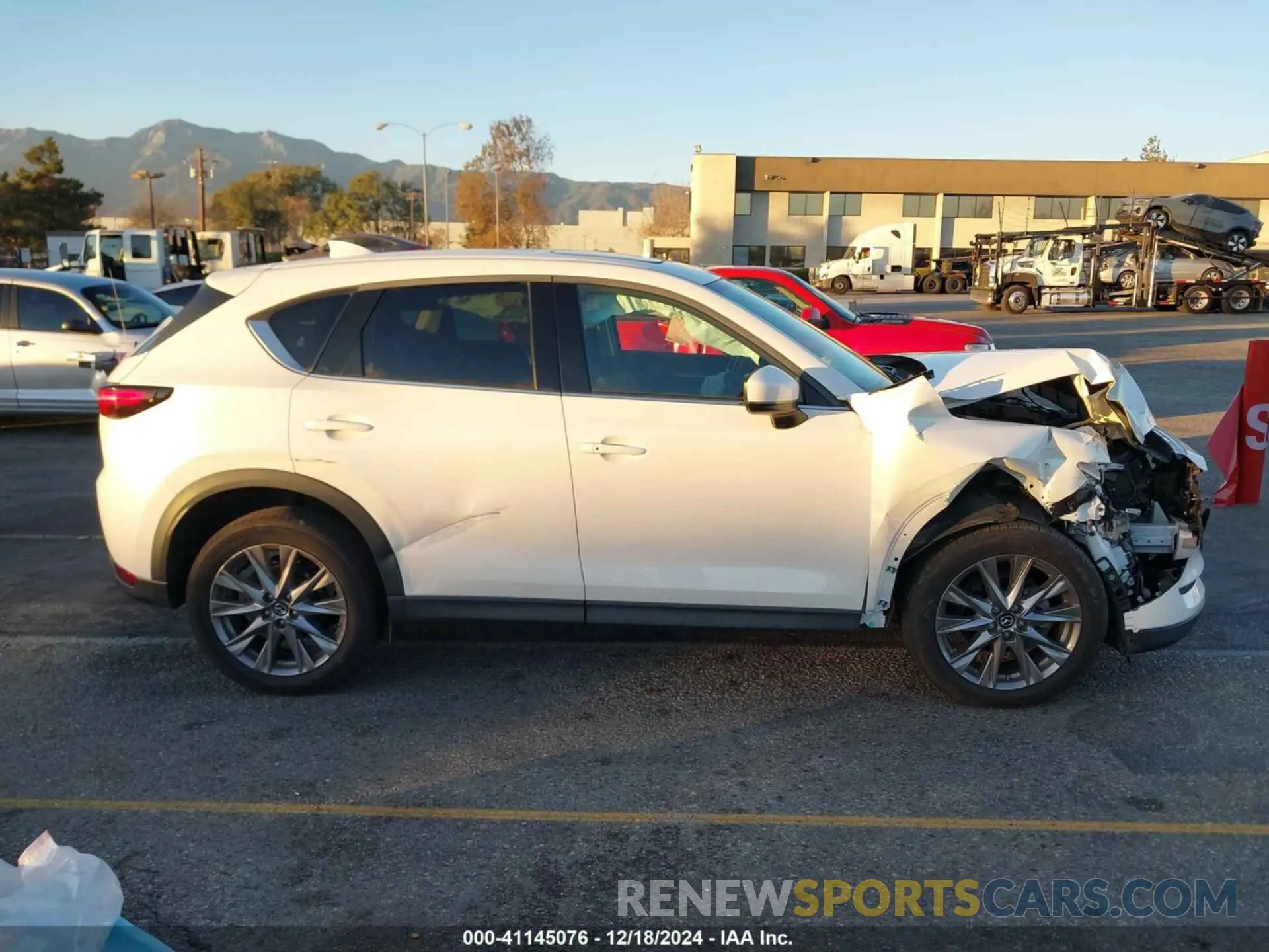 13 fotografías del automóvil dañado JM3KFADM2K1654321 MAZDA CX-5 2019