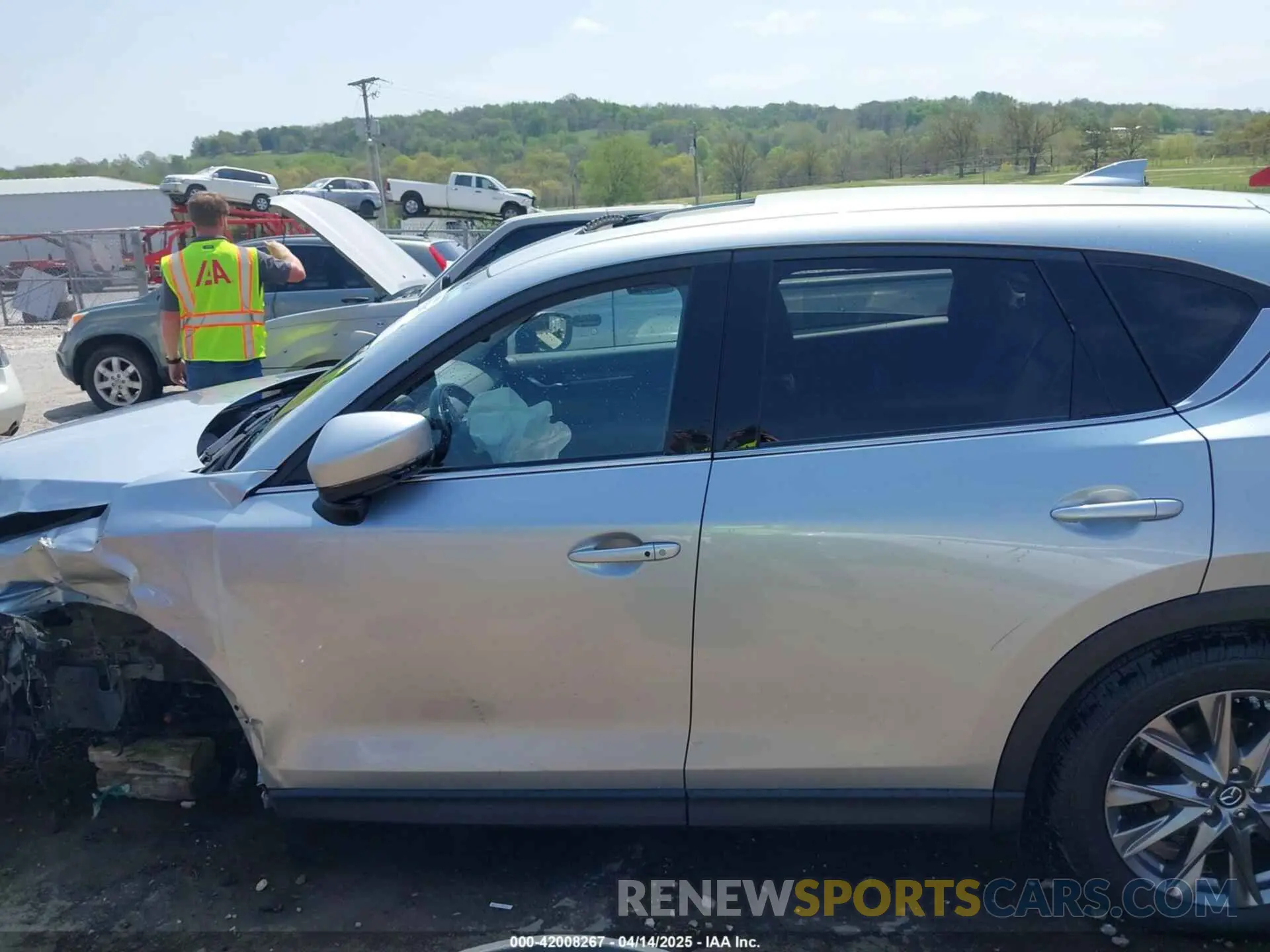 15 fotografías del automóvil dañado JM3KFADM7K0611471 MAZDA CX-5 2019