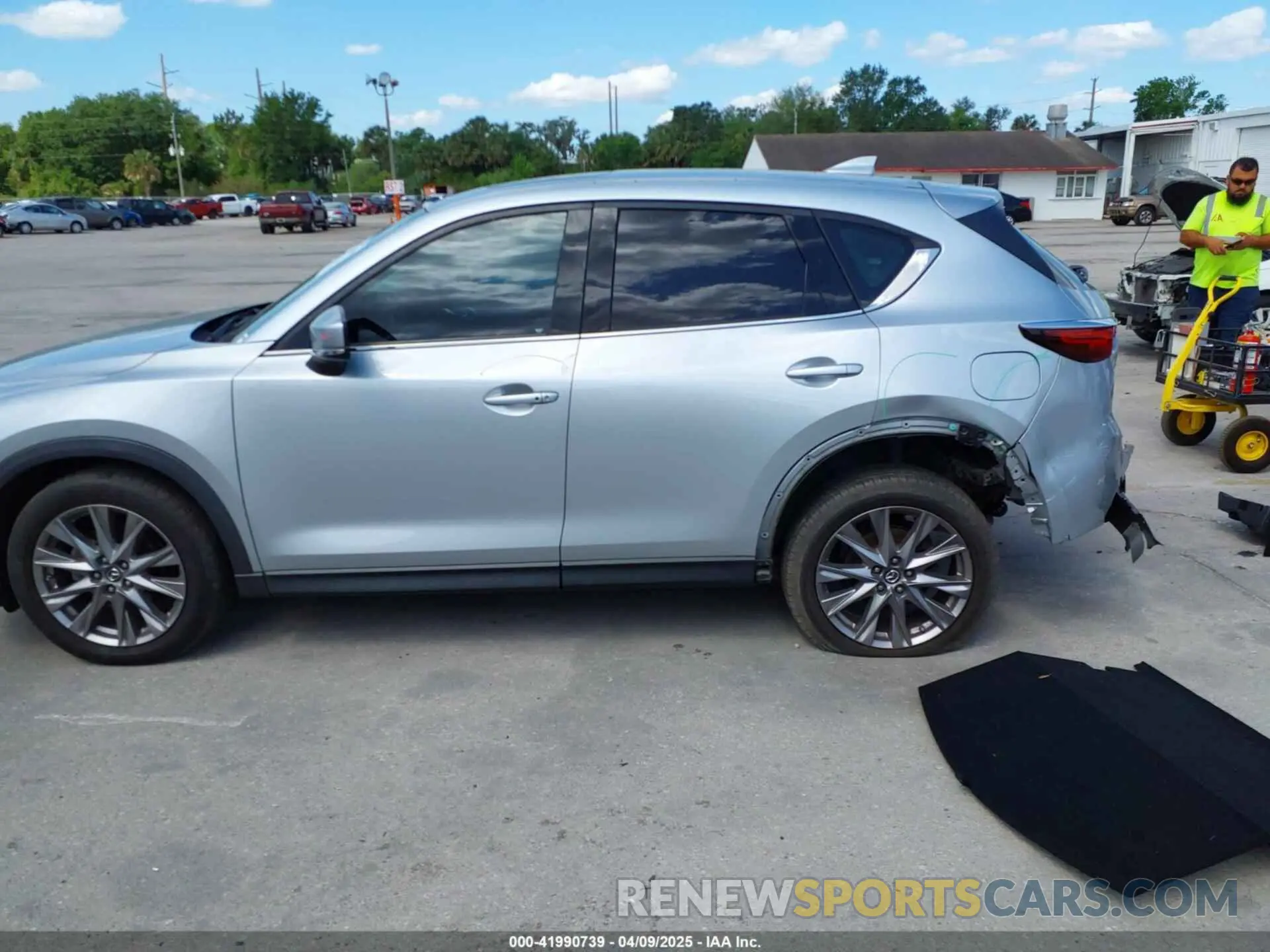 15 fotografías del automóvil dañado JM3KFADM8K1534930 MAZDA CX-5 2019