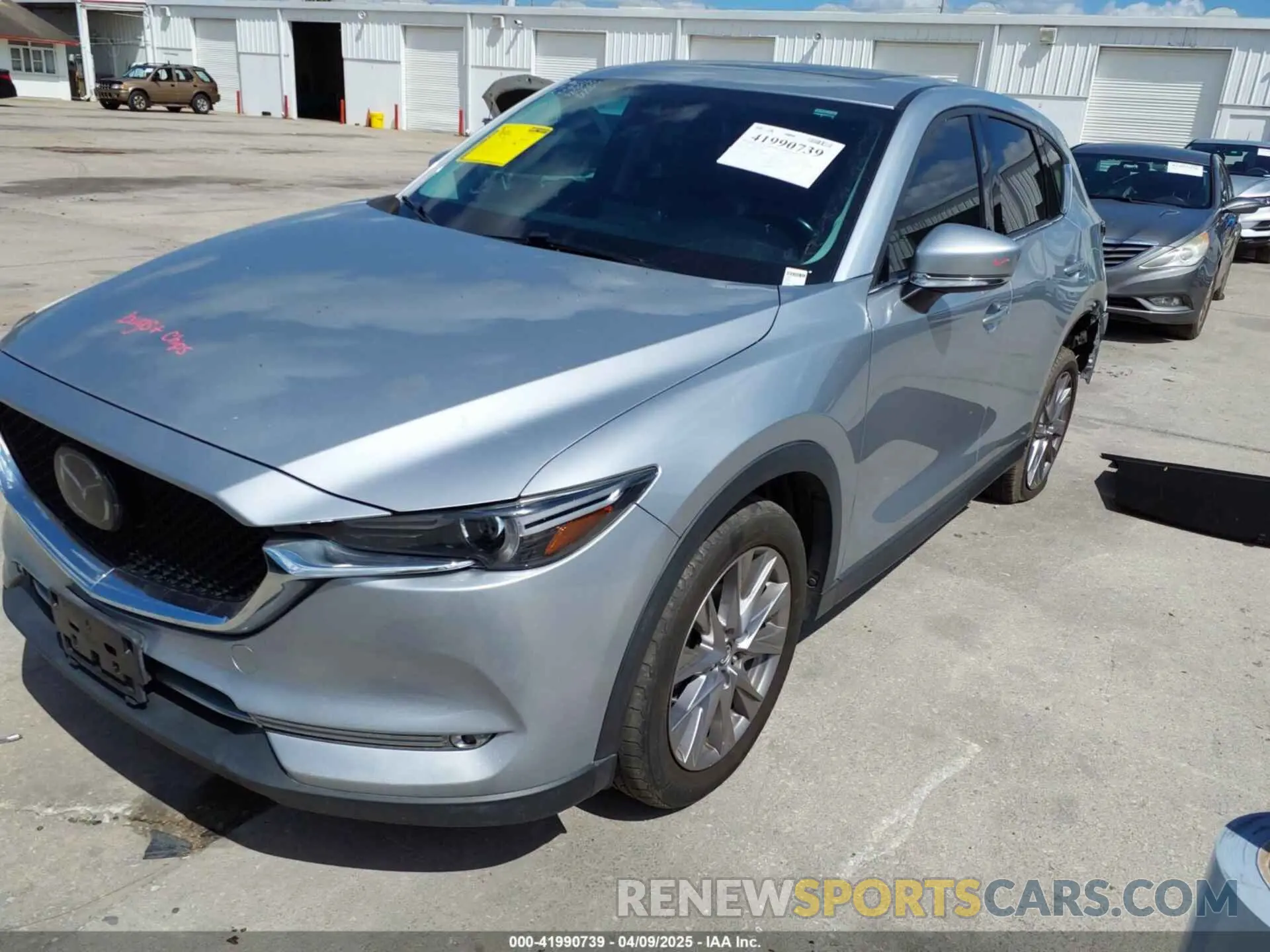2 fotografías del automóvil dañado JM3KFADM8K1534930 MAZDA CX-5 2019