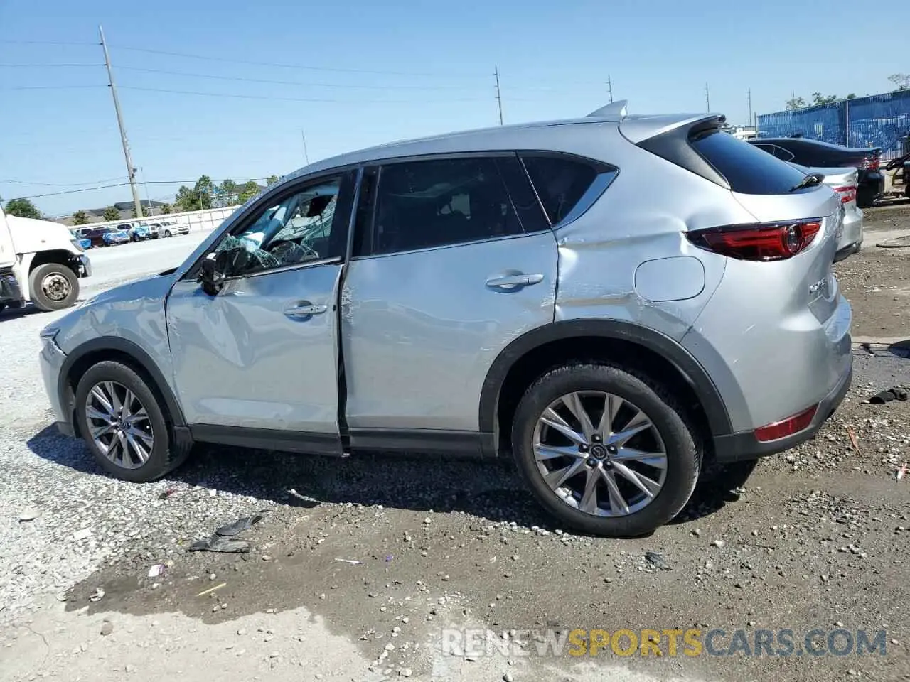 2 fotografías del automóvil dañado JM3KFADM9K0606479 MAZDA CX-5 2019