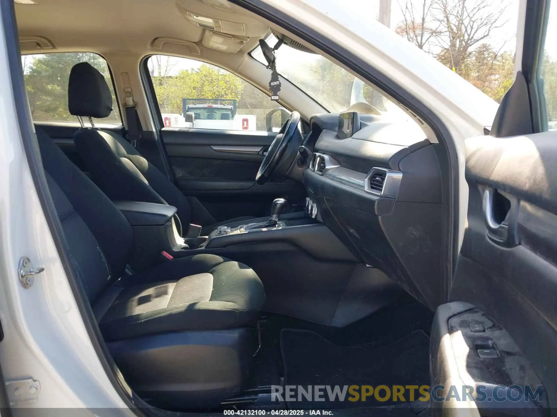 5 fotografías del automóvil dañado JM3KFBBM1K0626945 MAZDA CX-5 2019
