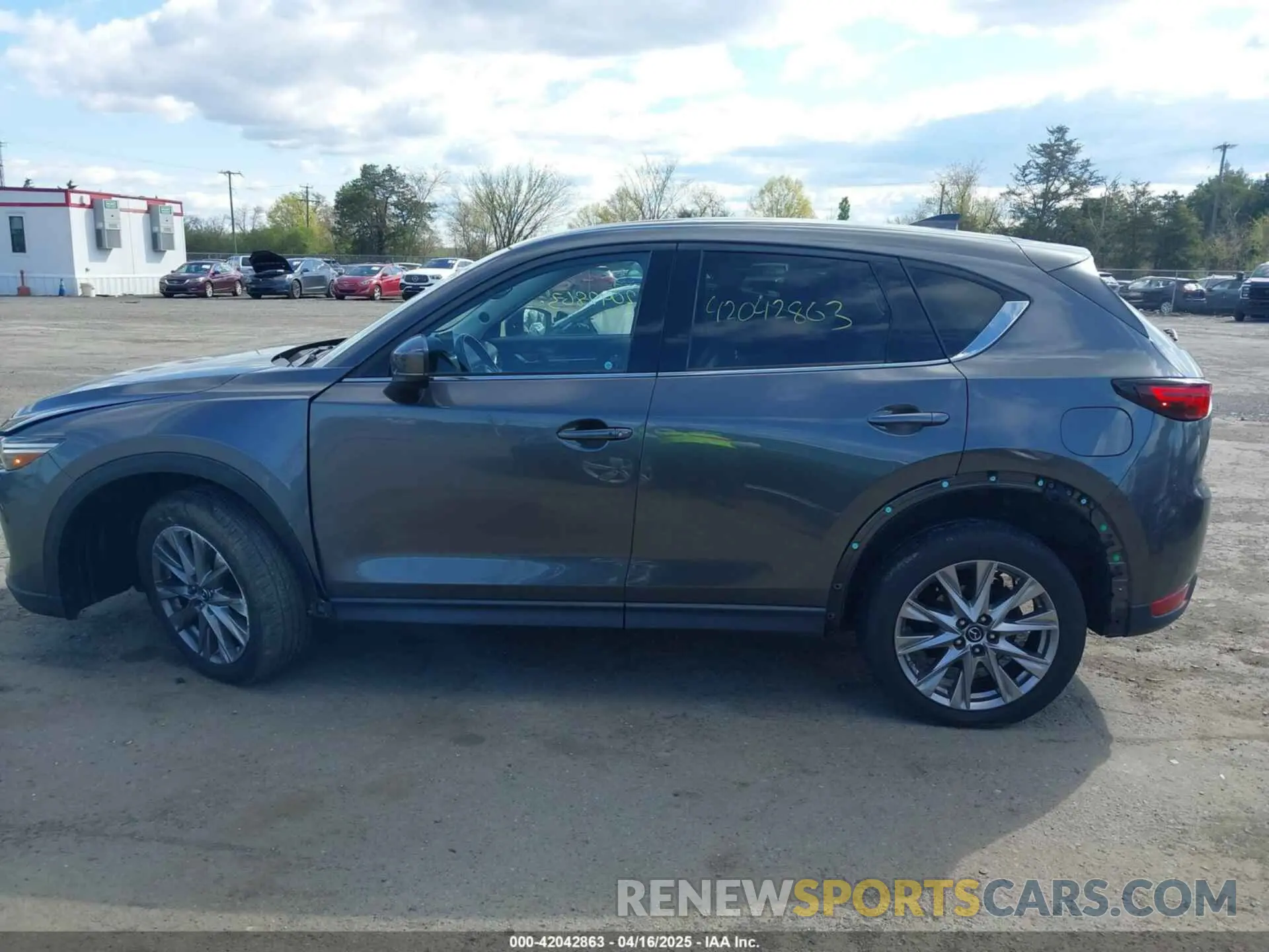 14 fotografías del automóvil dañado JM3KFBDM1K0540001 MAZDA CX-5 2019
