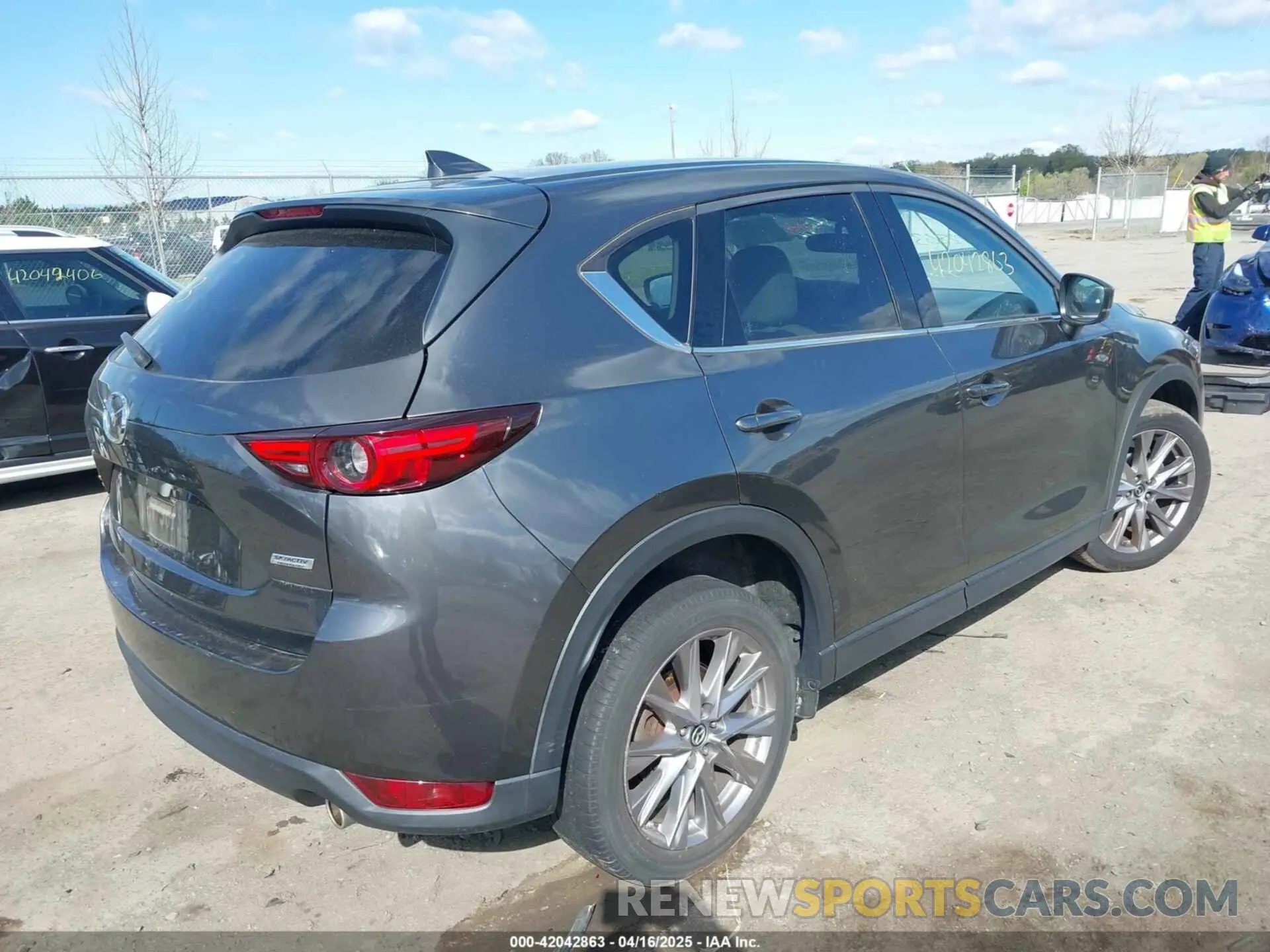 4 fotografías del automóvil dañado JM3KFBDM1K0540001 MAZDA CX-5 2019