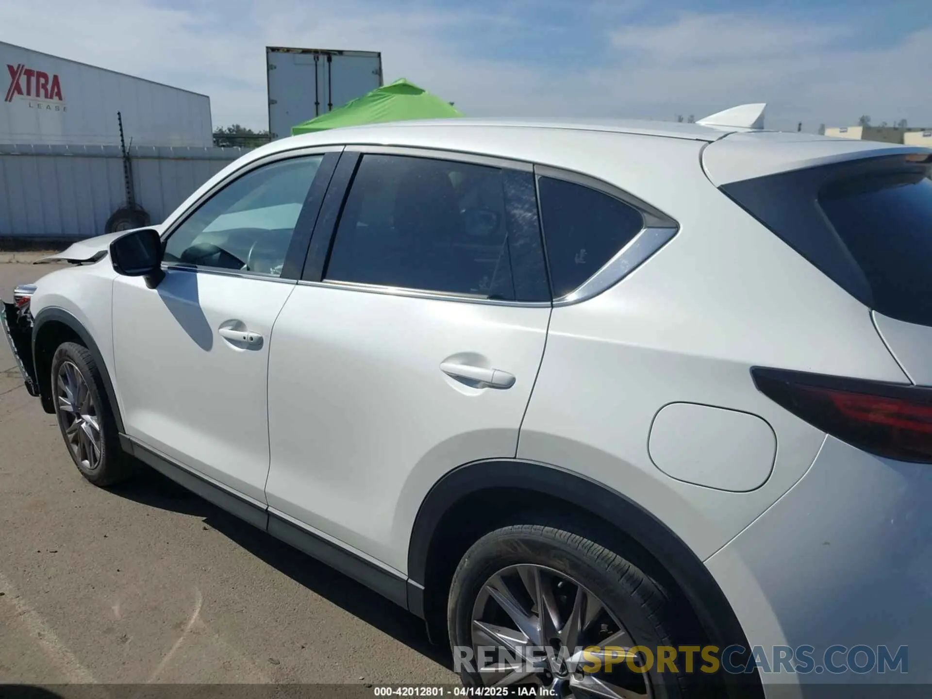 14 fotografías del automóvil dañado JM3KFBDY0K0692810 MAZDA CX-5 2019