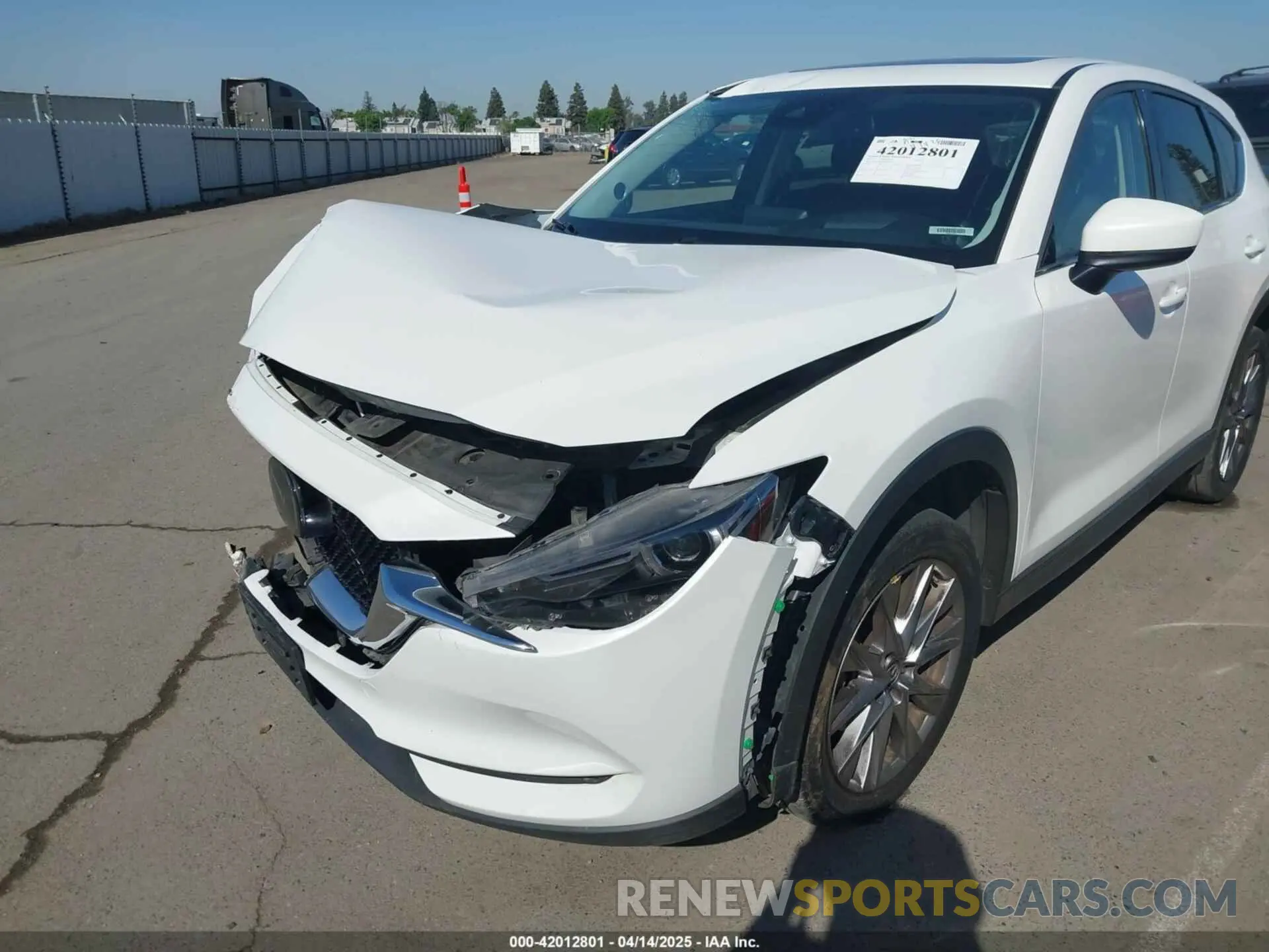 18 fotografías del automóvil dañado JM3KFBDY0K0692810 MAZDA CX-5 2019