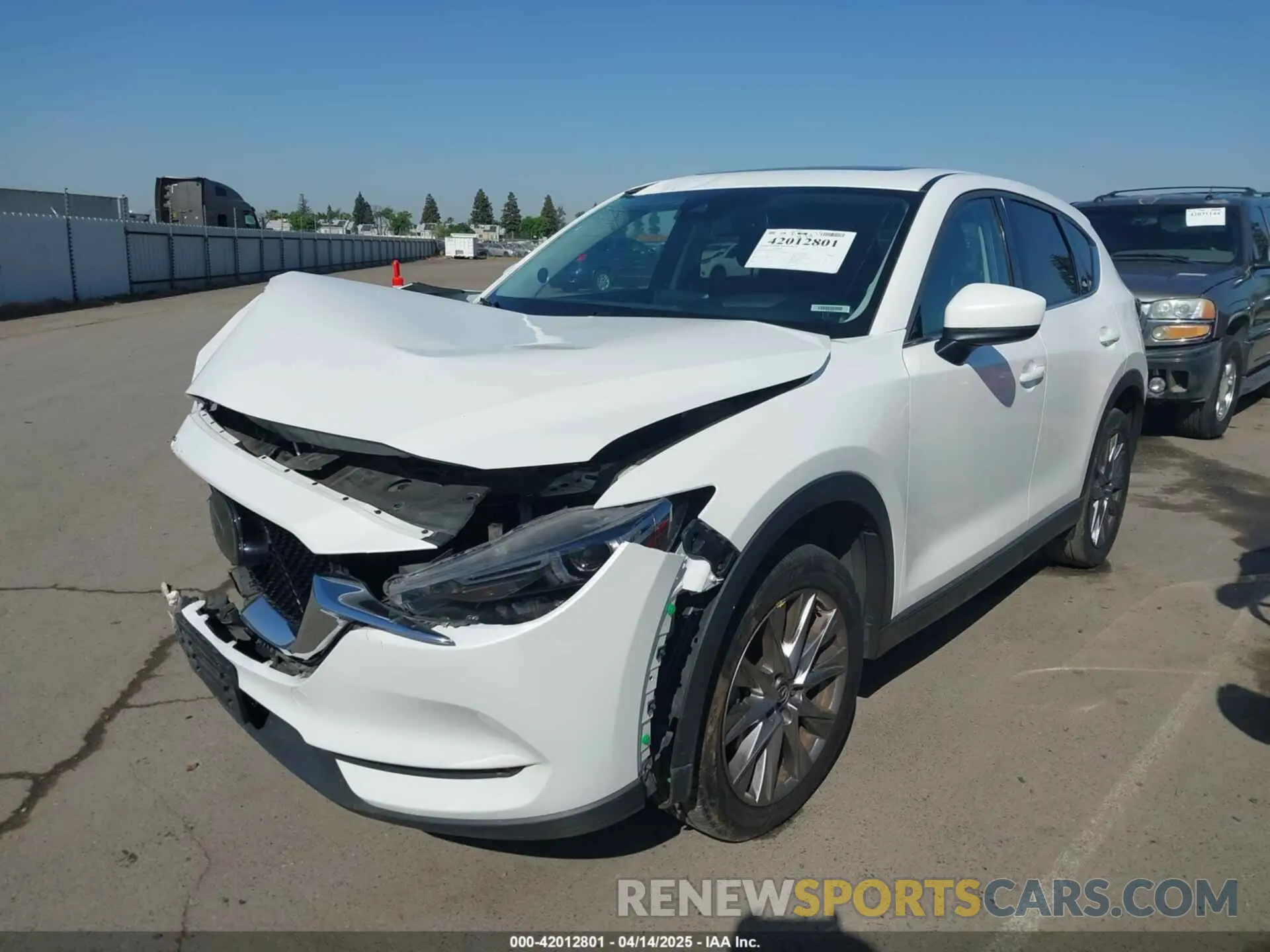 2 fotografías del automóvil dañado JM3KFBDY0K0692810 MAZDA CX-5 2019
