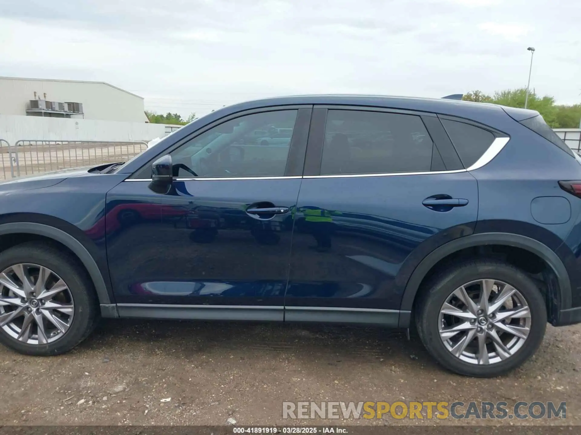 14 fotografías del automóvil dañado JM3KFBDY4K0639916 MAZDA CX-5 2019