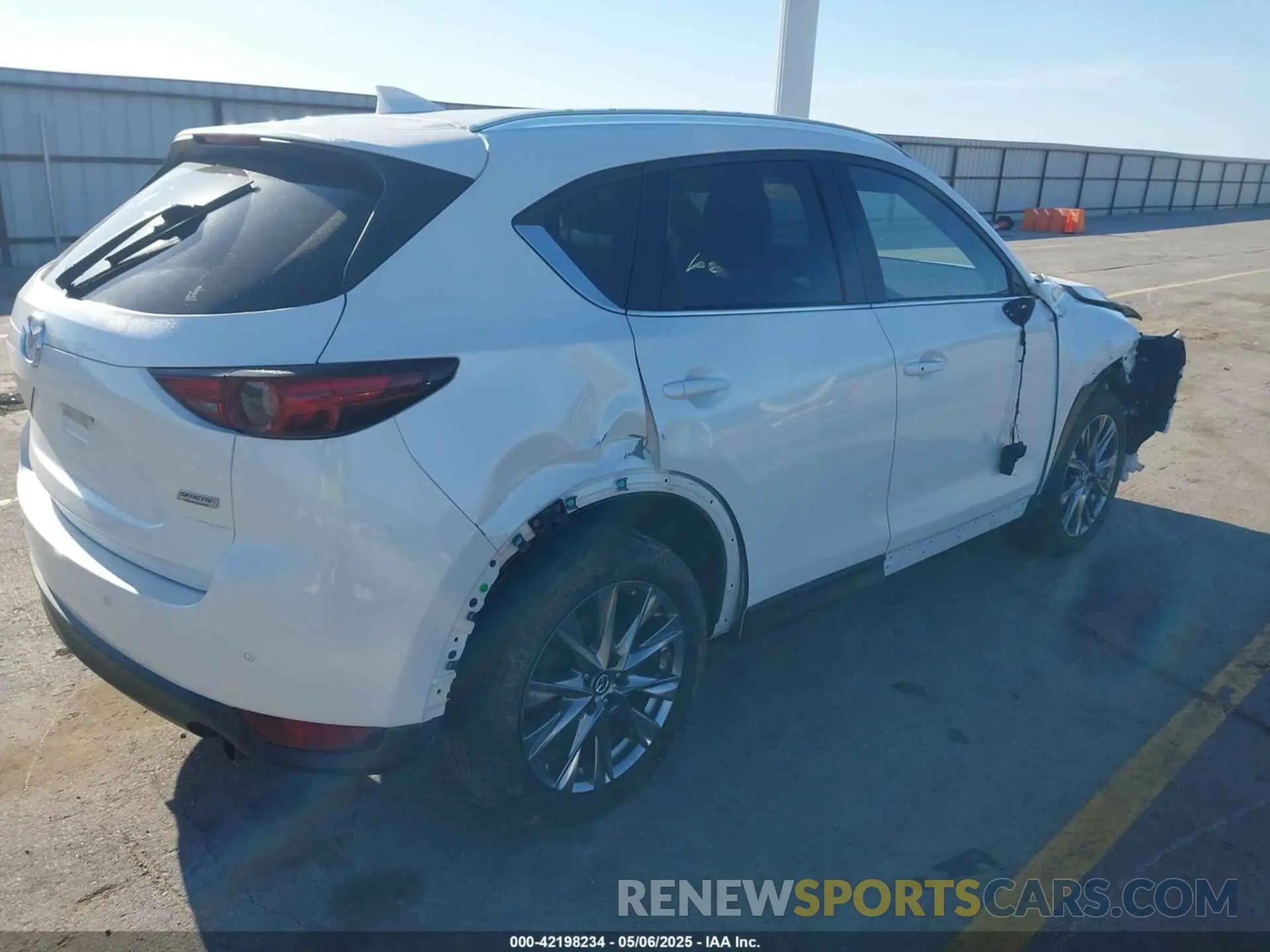4 fotografías del automóvil dañado JM3KFBEY5K0650616 MAZDA CX-5 2019