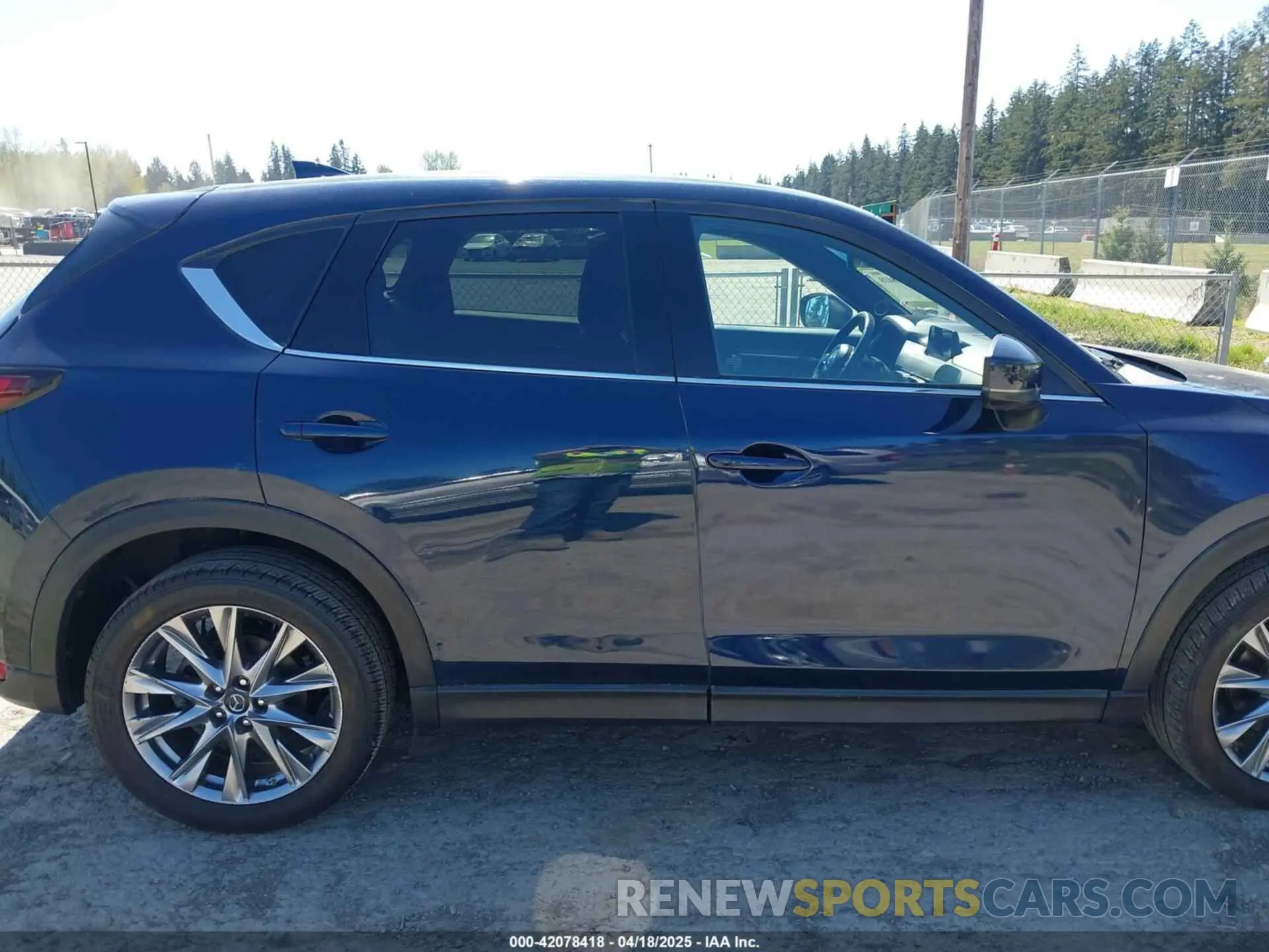 13 fotografías del automóvil dañado JM3KFBEY7K0589236 MAZDA CX-5 2019