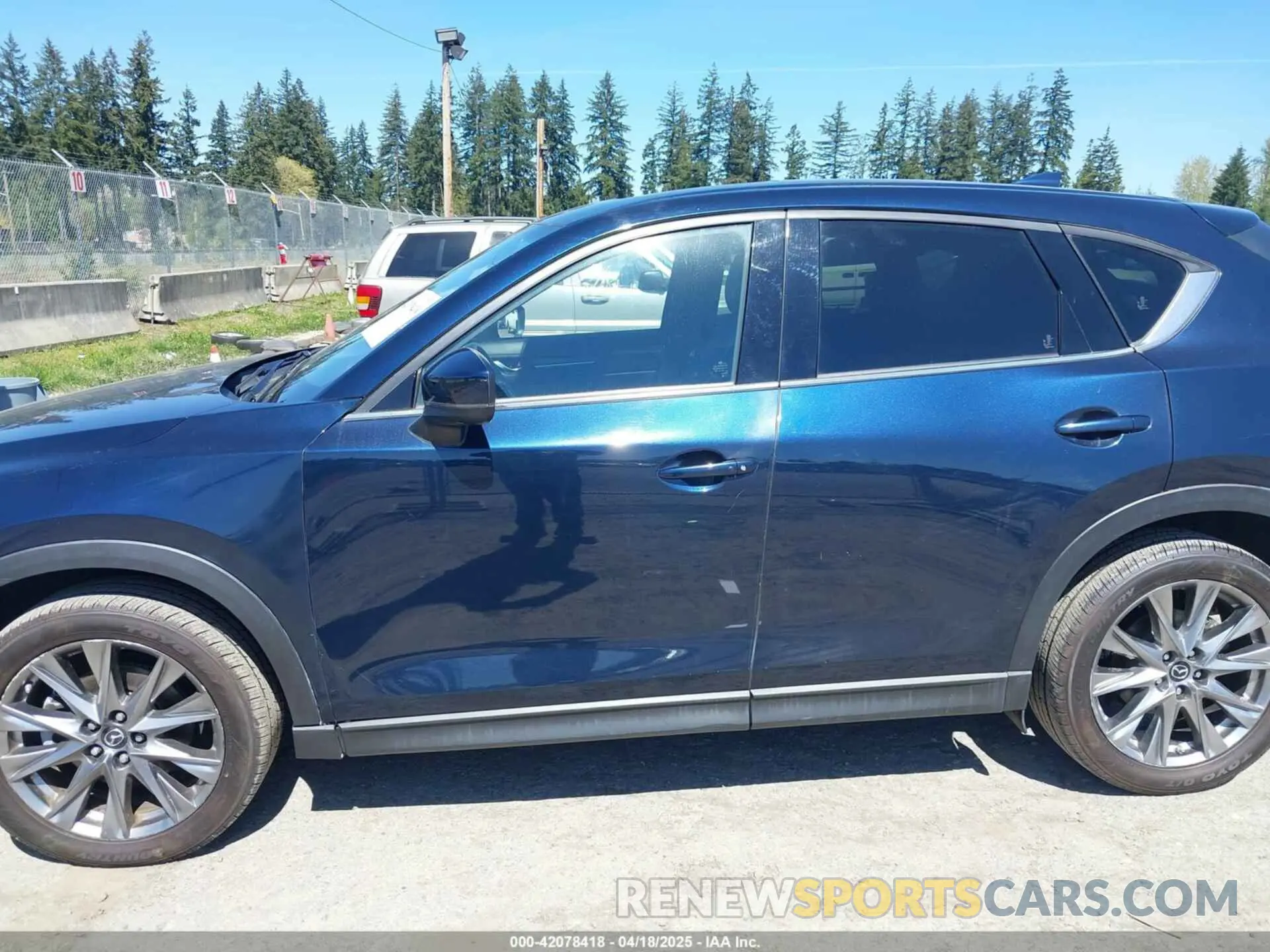 14 fotografías del automóvil dañado JM3KFBEY7K0589236 MAZDA CX-5 2019