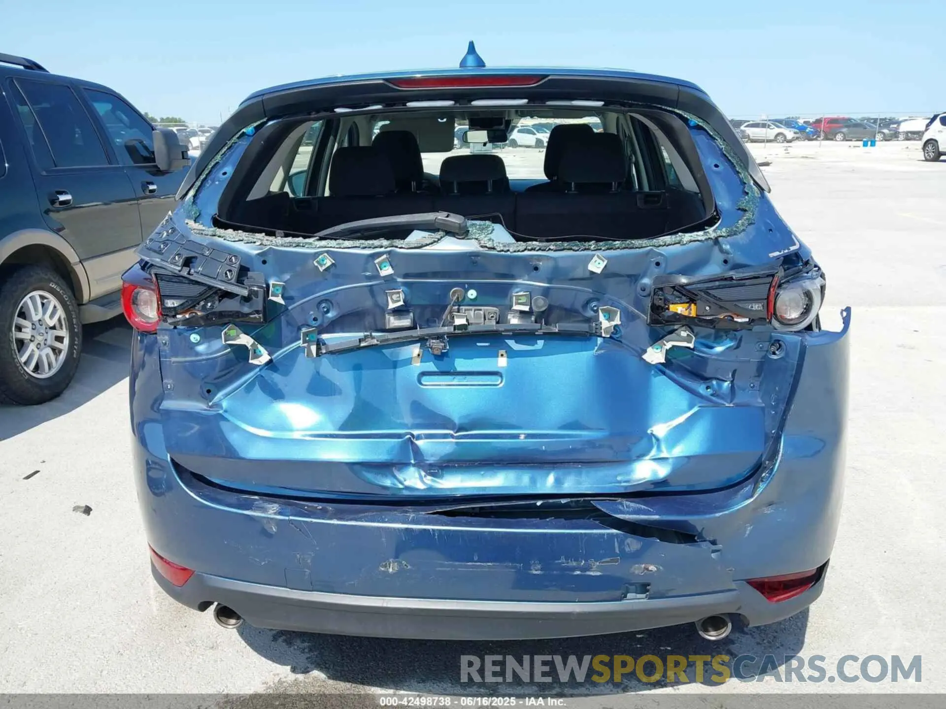 17 fotografías del automóvil dañado JM3KFABMXL0818991 MAZDA CX-5 2020