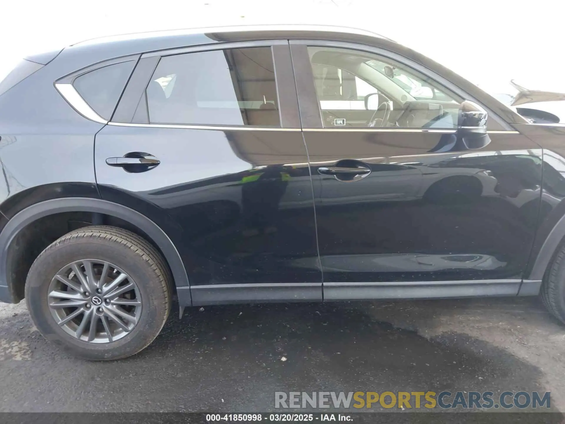 13 fotografías del automóvil dañado JM3KFACM0L0804998 MAZDA CX-5 2020