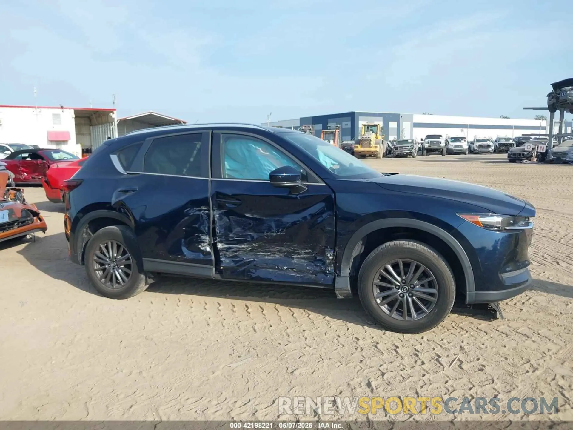 13 fotografías del automóvil dañado JM3KFACM1L0832468 MAZDA CX-5 2020