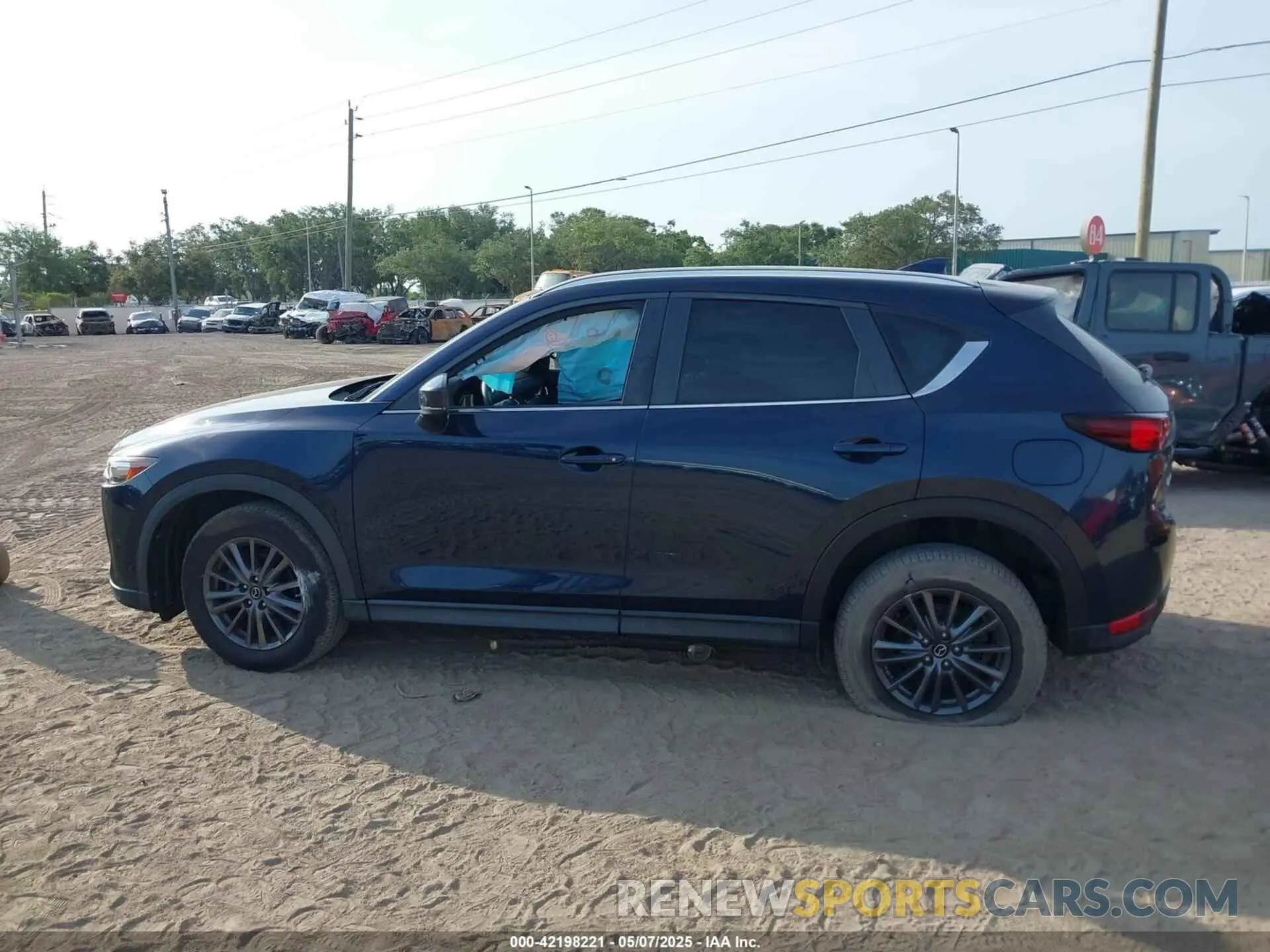 14 fotografías del automóvil dañado JM3KFACM1L0832468 MAZDA CX-5 2020