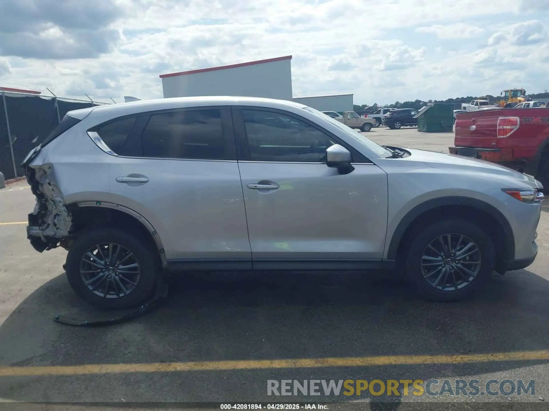 13 fotografías del automóvil dañado JM3KFACM2L1782061 MAZDA CX-5 2020